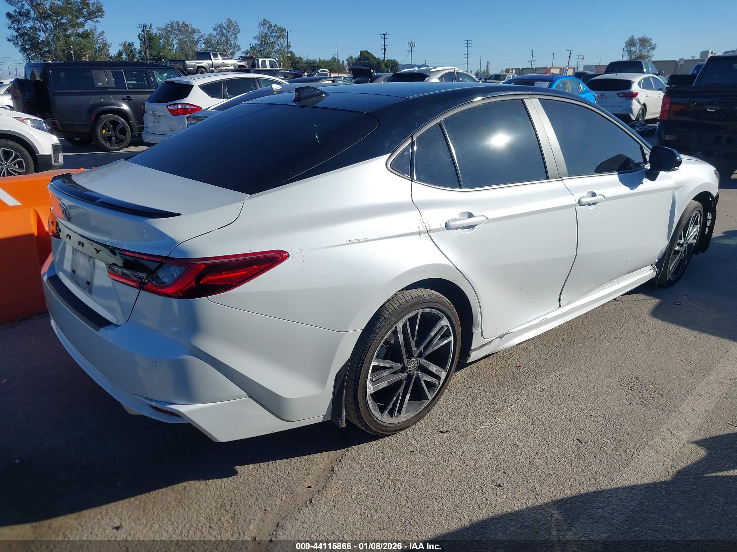 TOYOTA CAMRY image 4