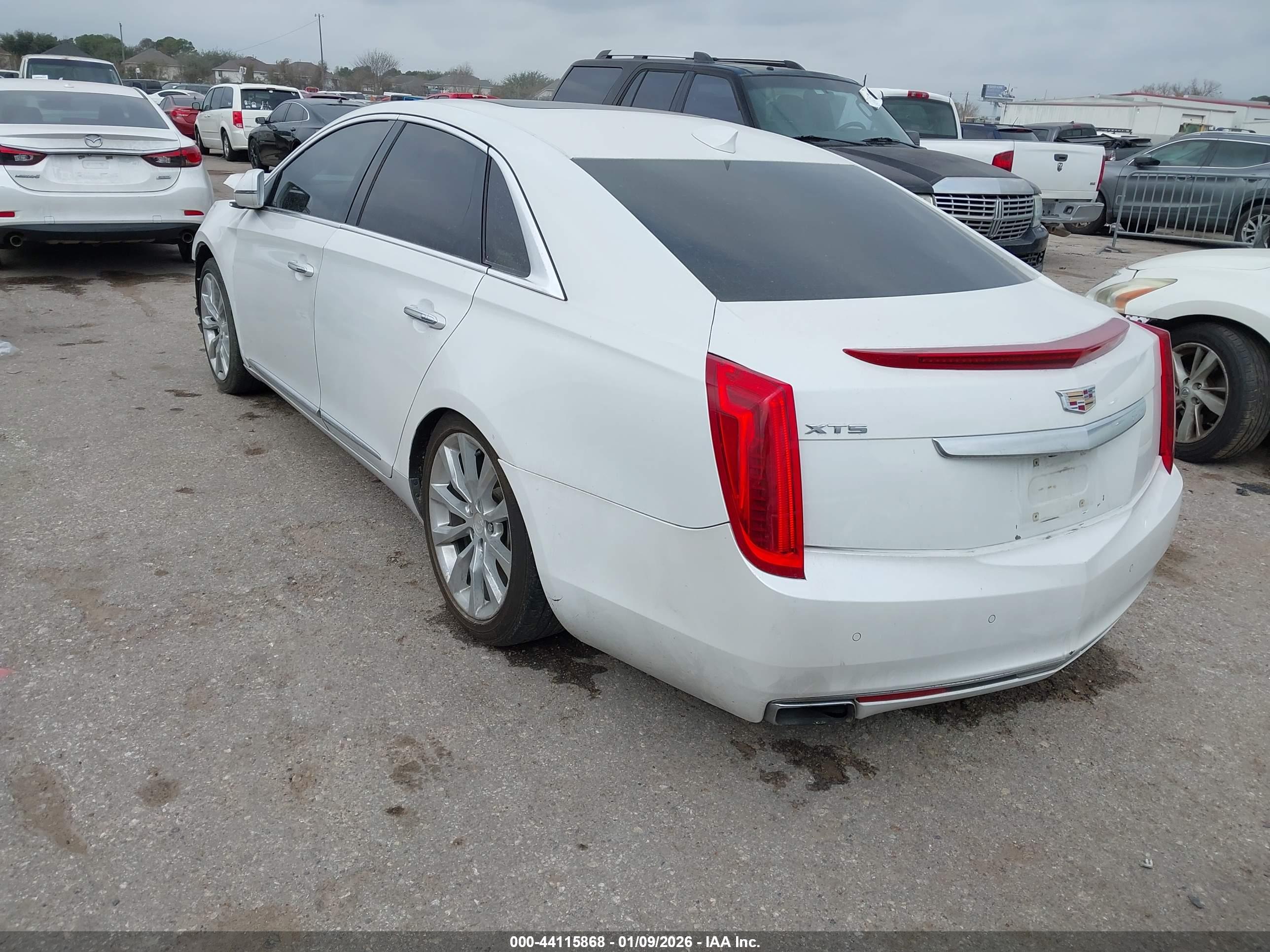 CADILLAC XTS image 3