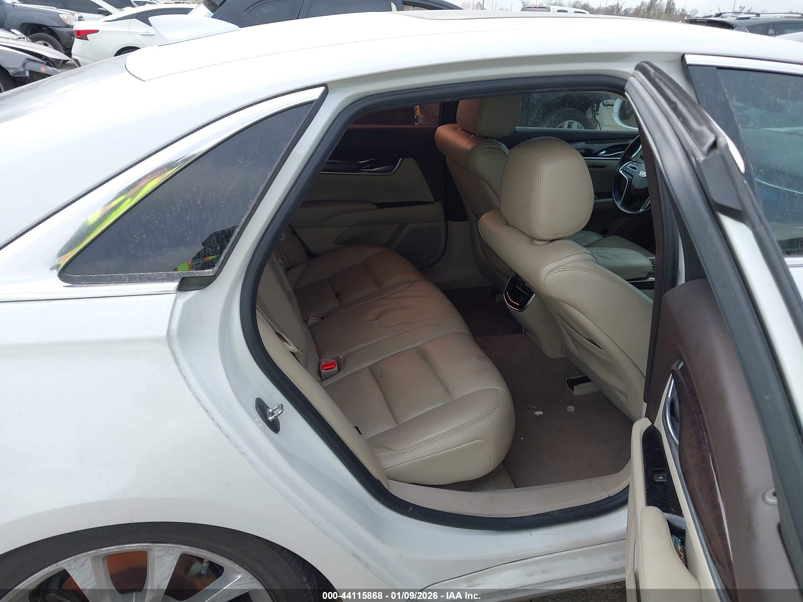 CADILLAC XTS image 8