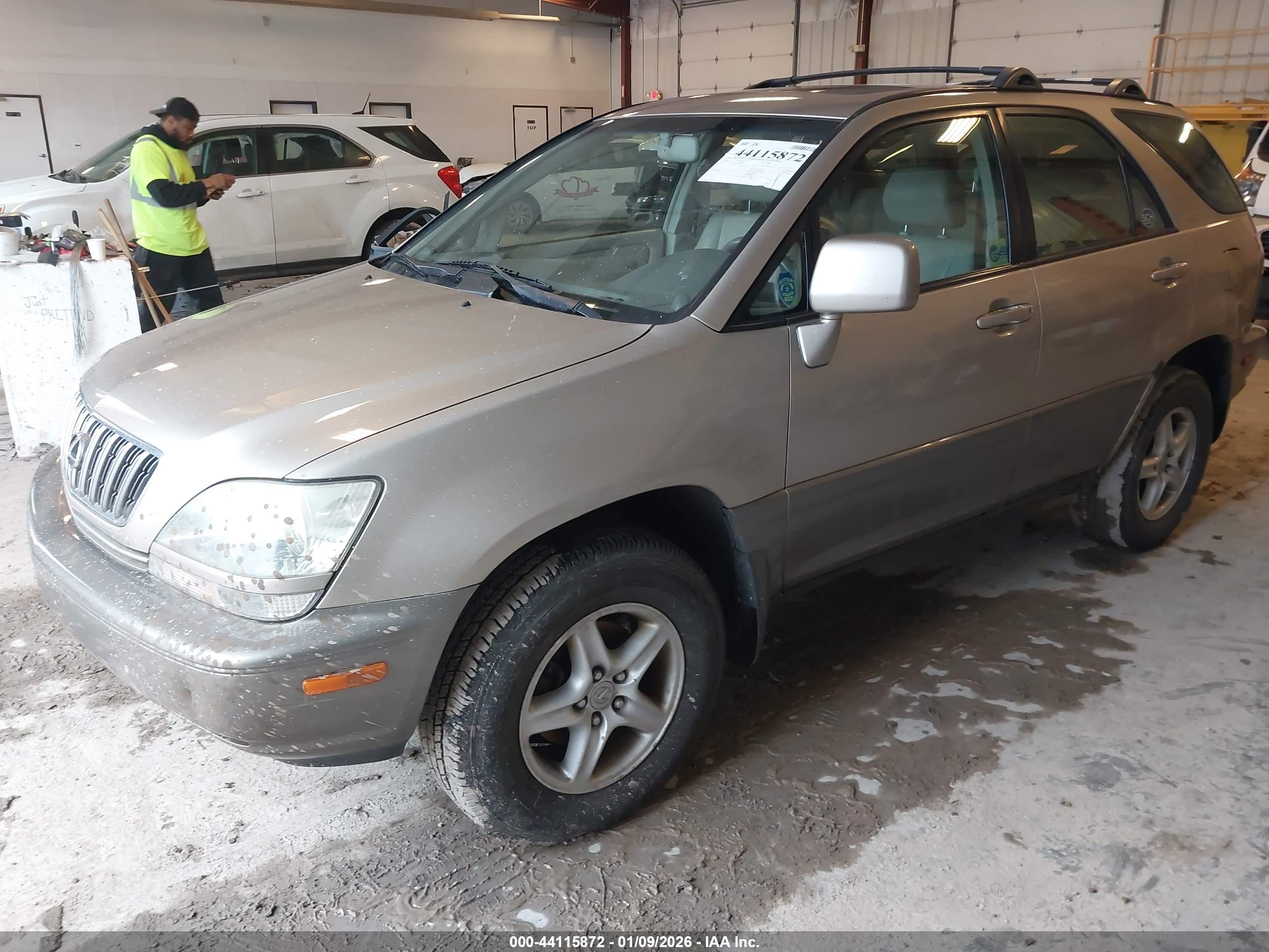 LEXUS RX image 2