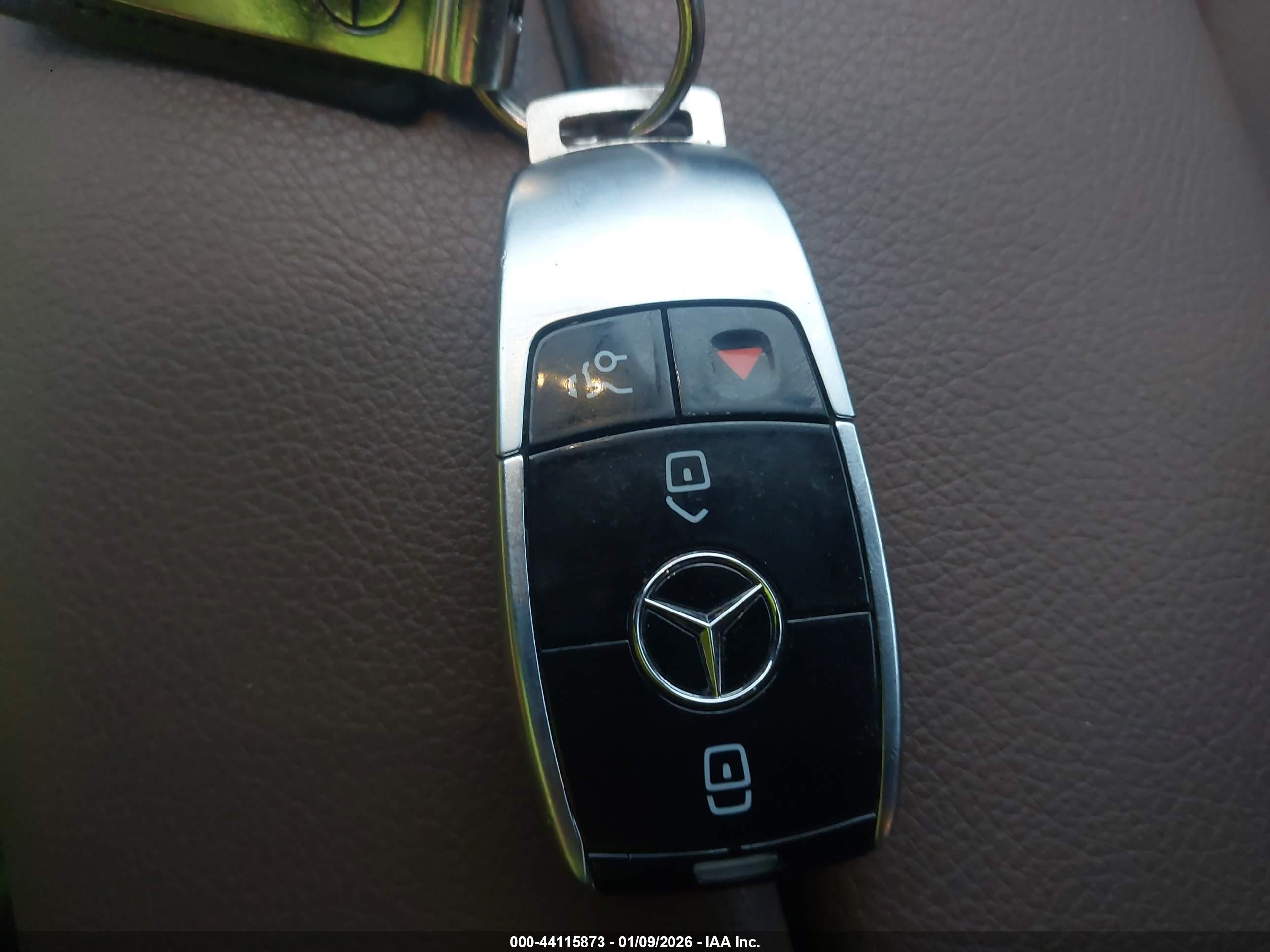 MERCEDES-BENZ E image 11