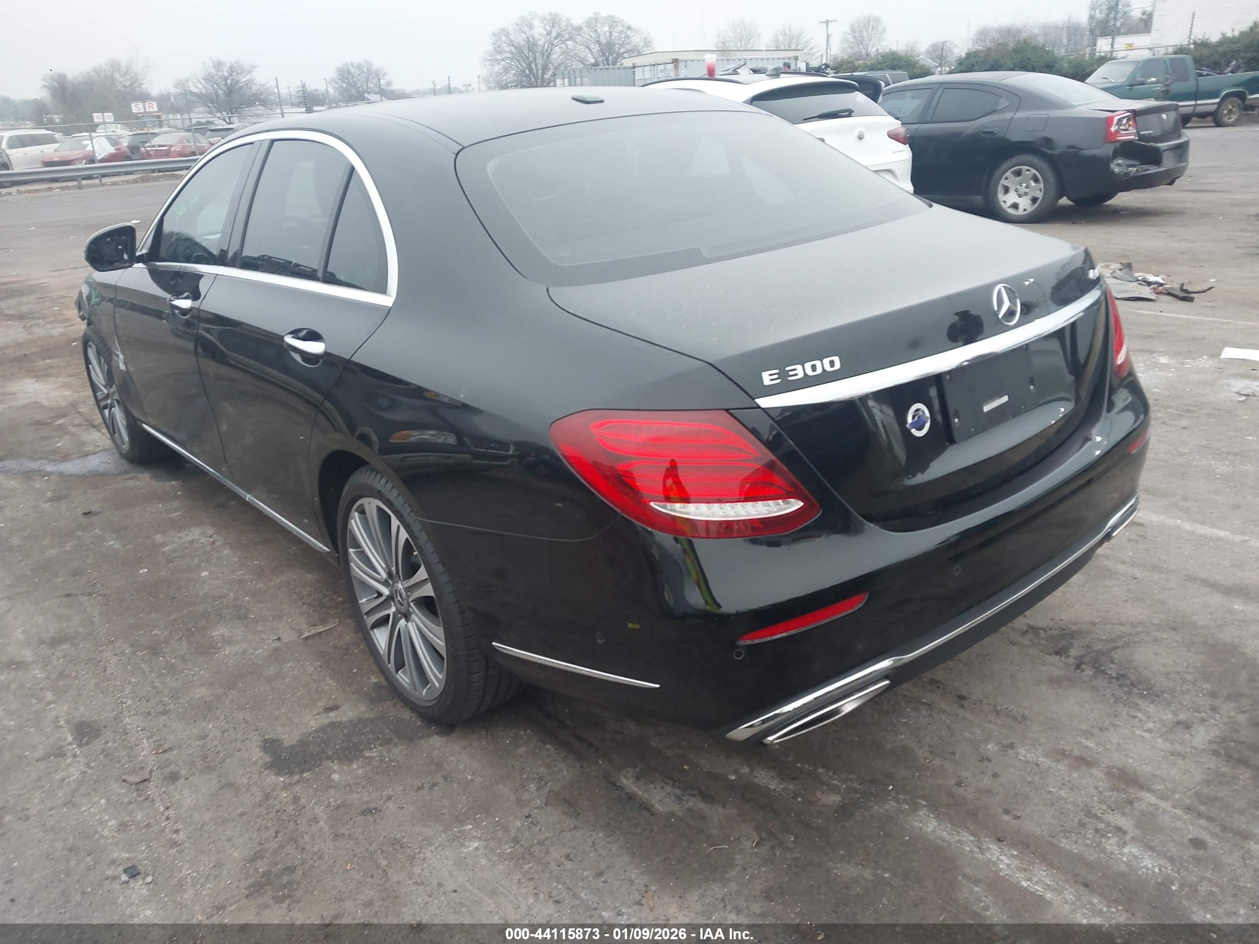 MERCEDES-BENZ E image 3