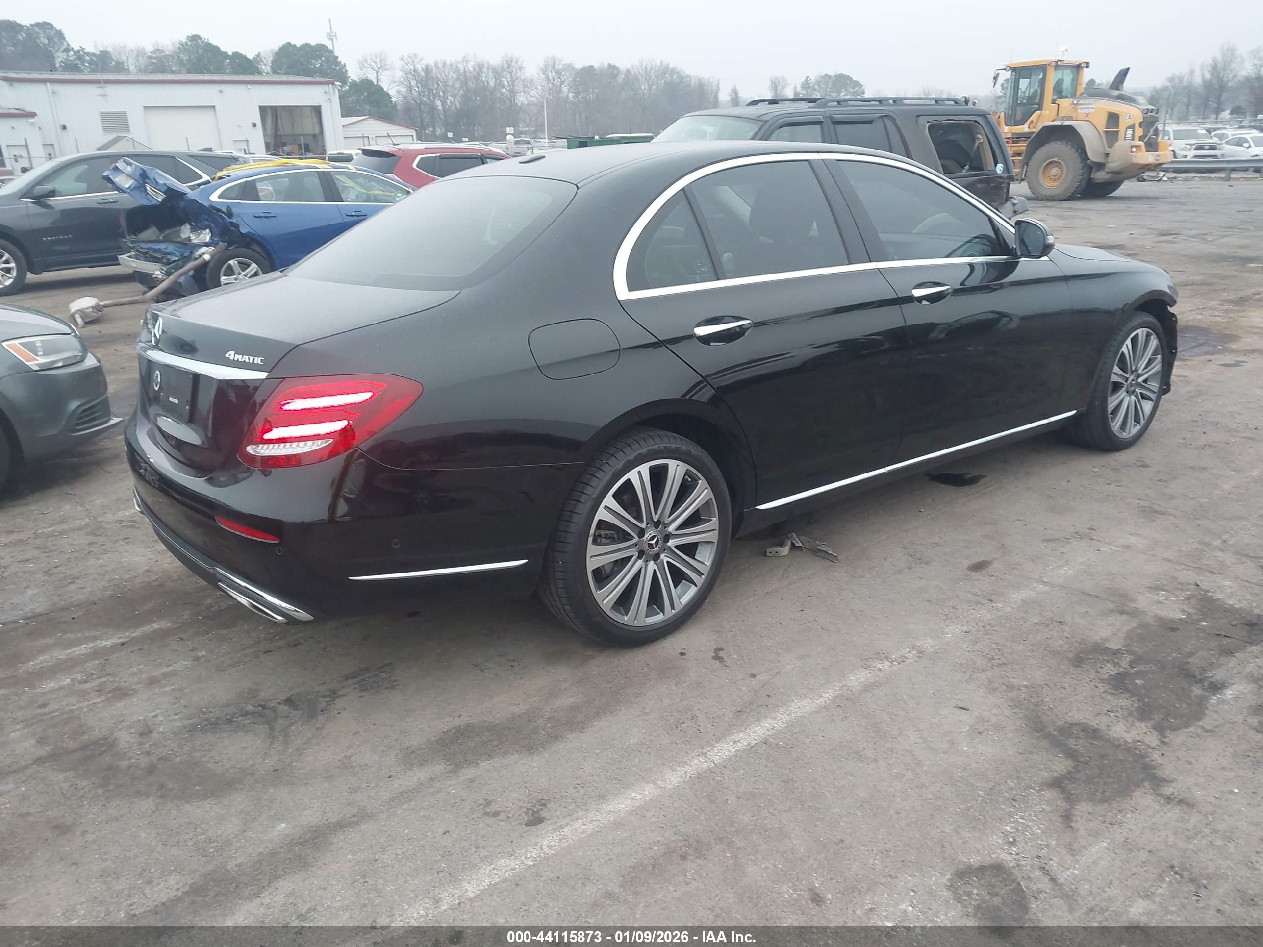 MERCEDES-BENZ E image 4