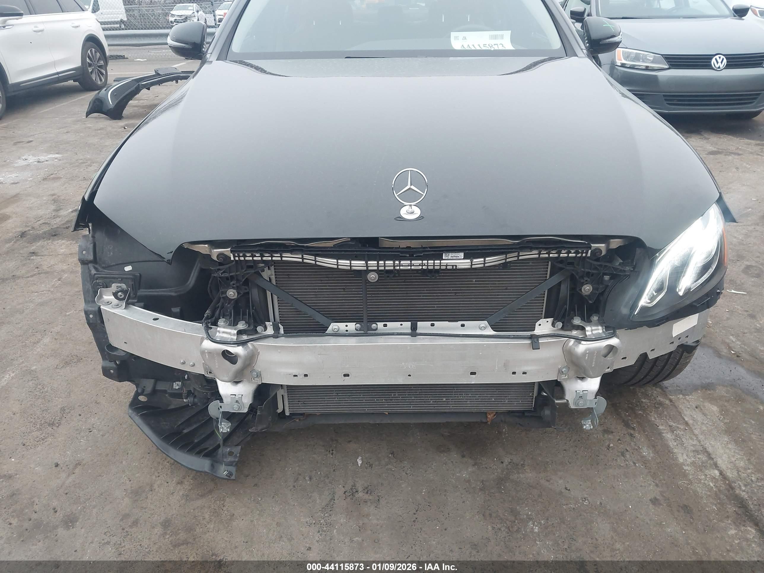 MERCEDES-BENZ E image 6