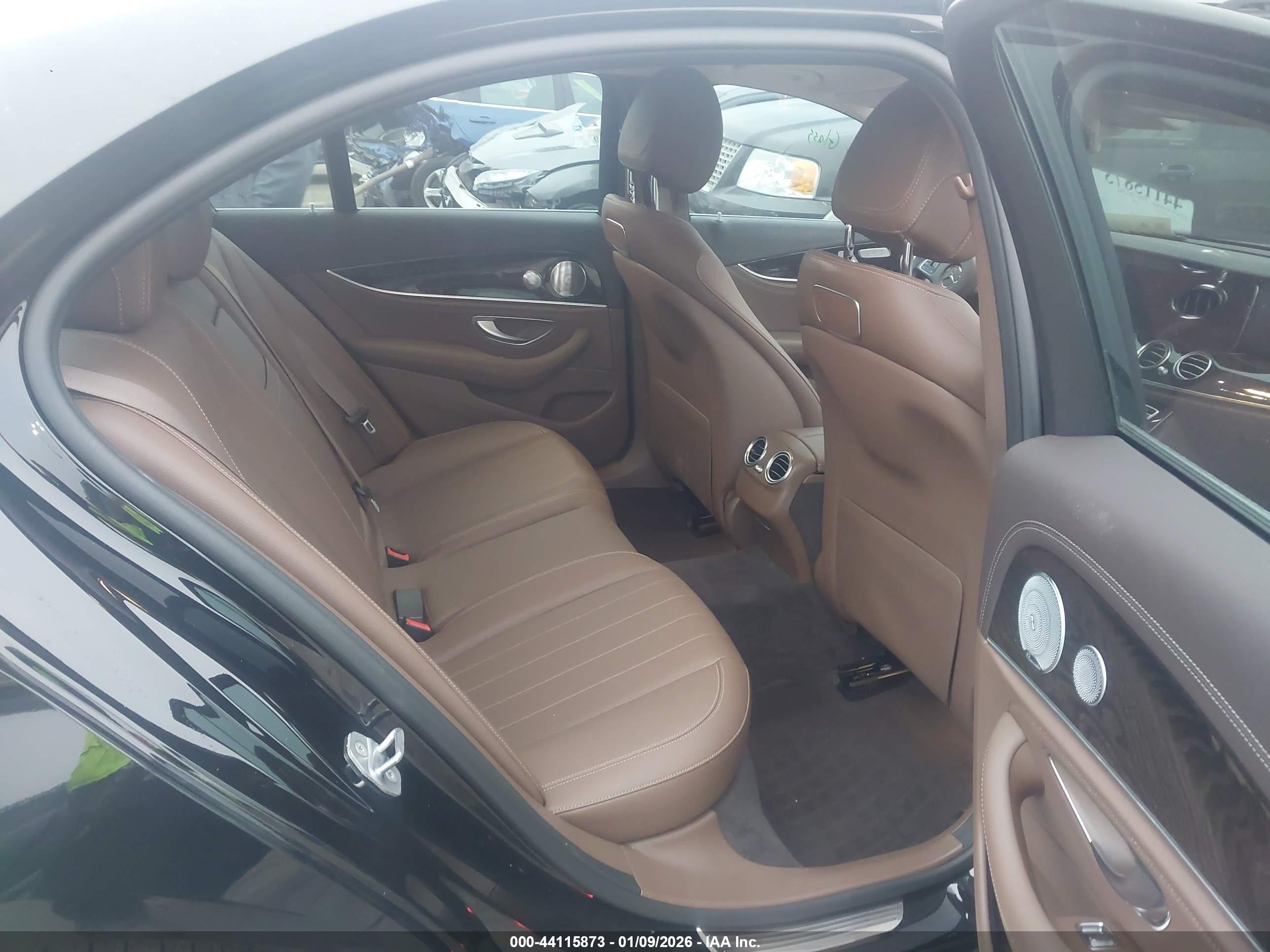 MERCEDES-BENZ E image 8