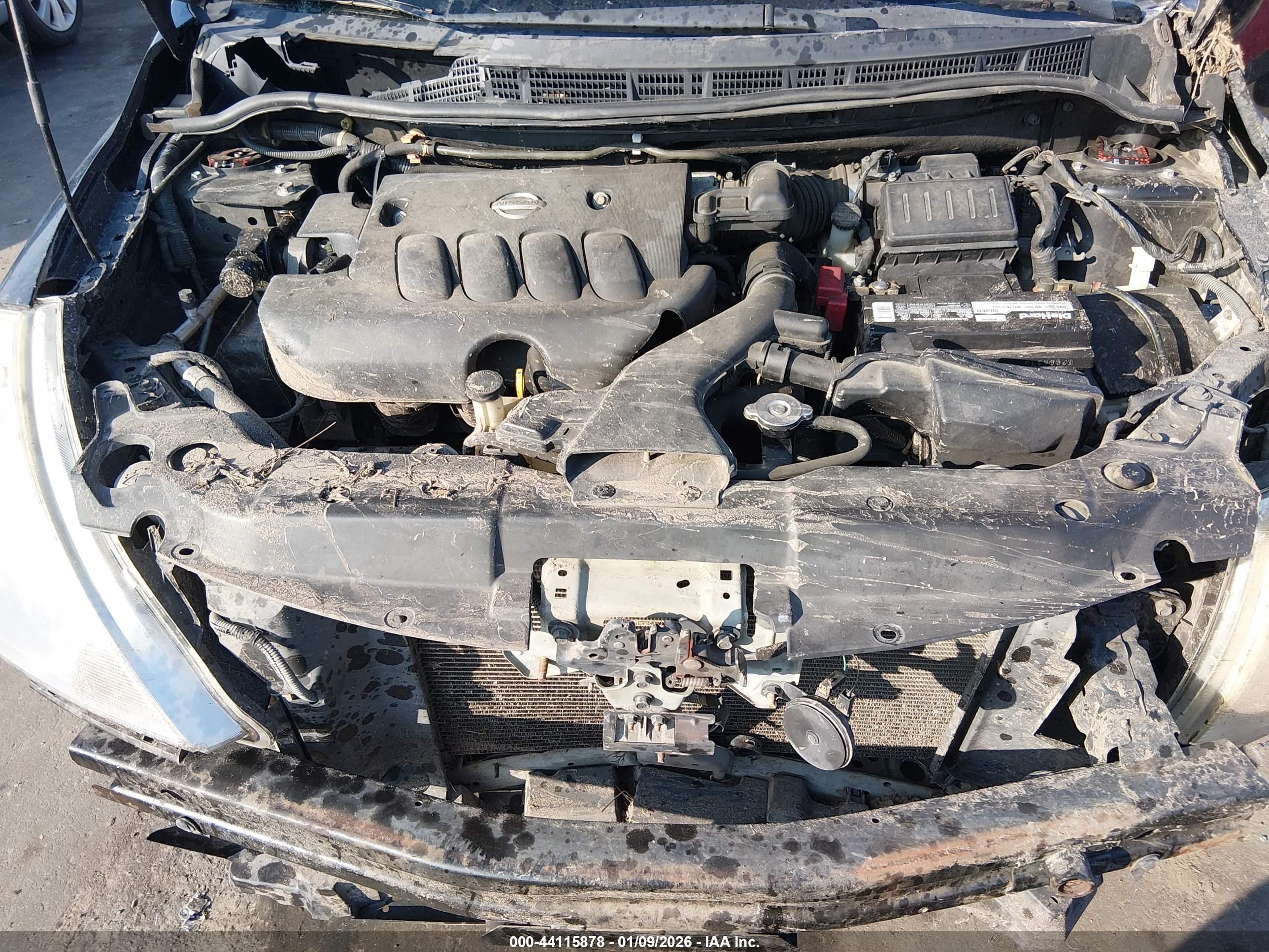 NISSAN VERSA image 10
