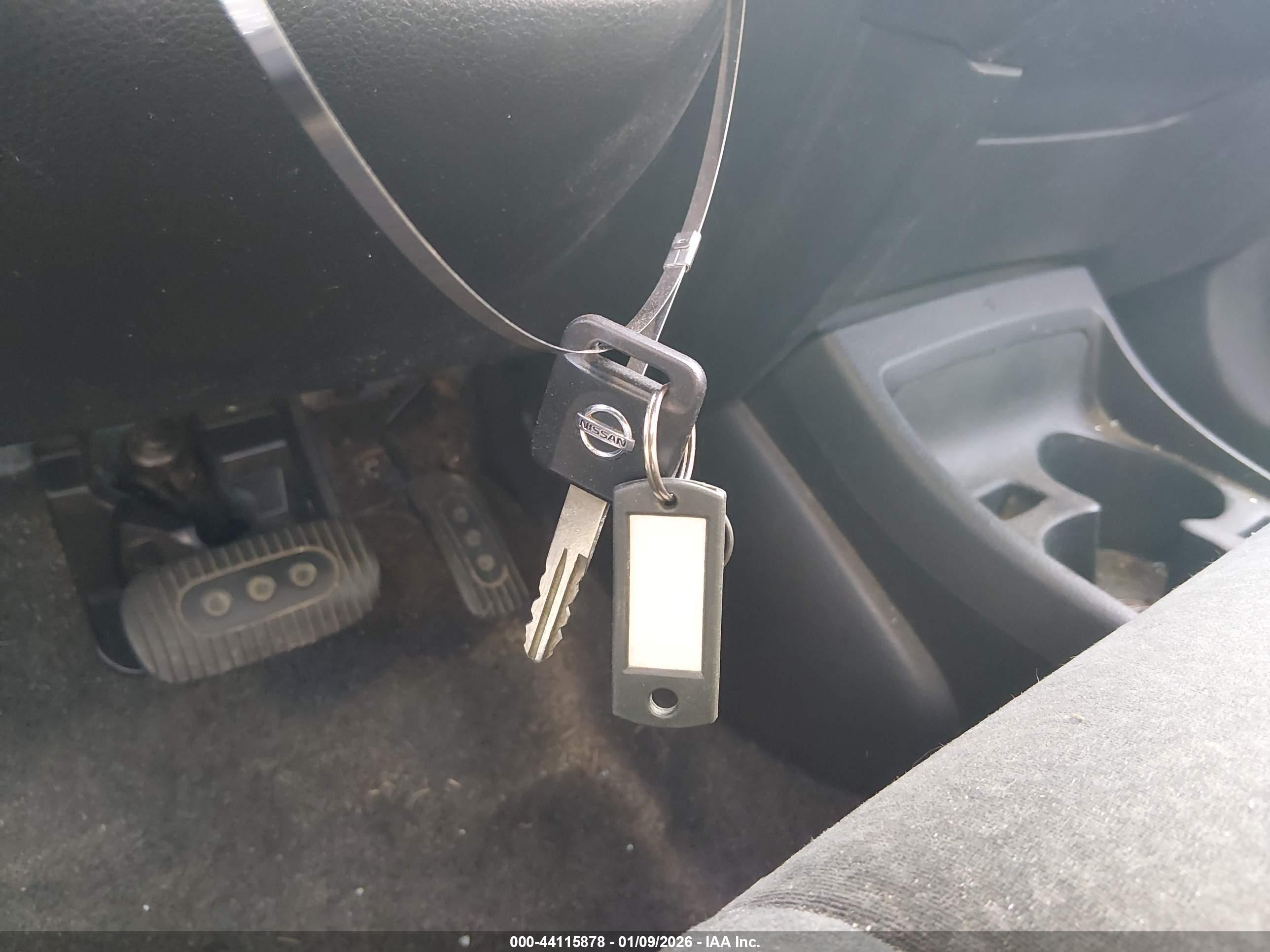 NISSAN VERSA image 11