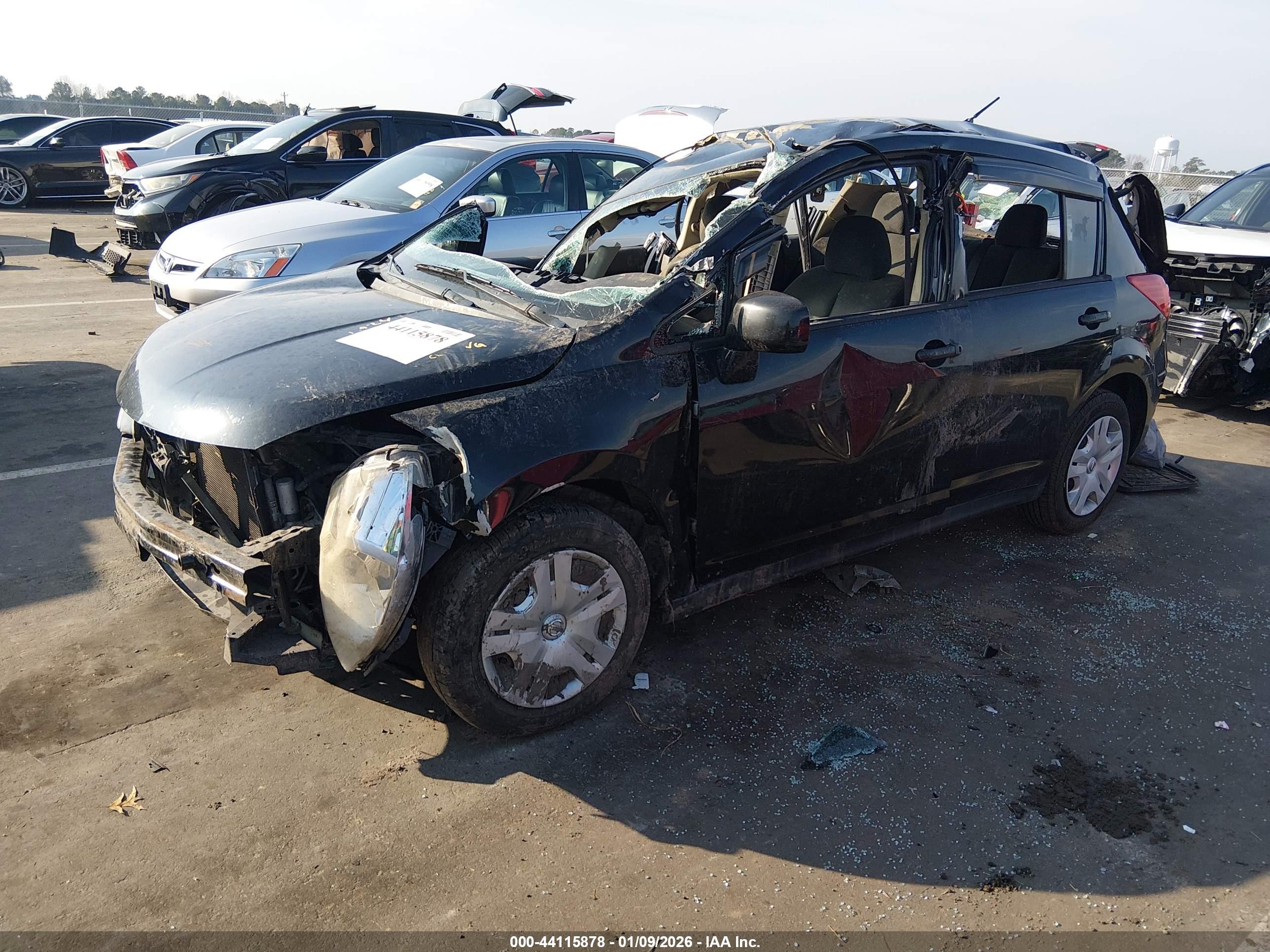 NISSAN VERSA image 2