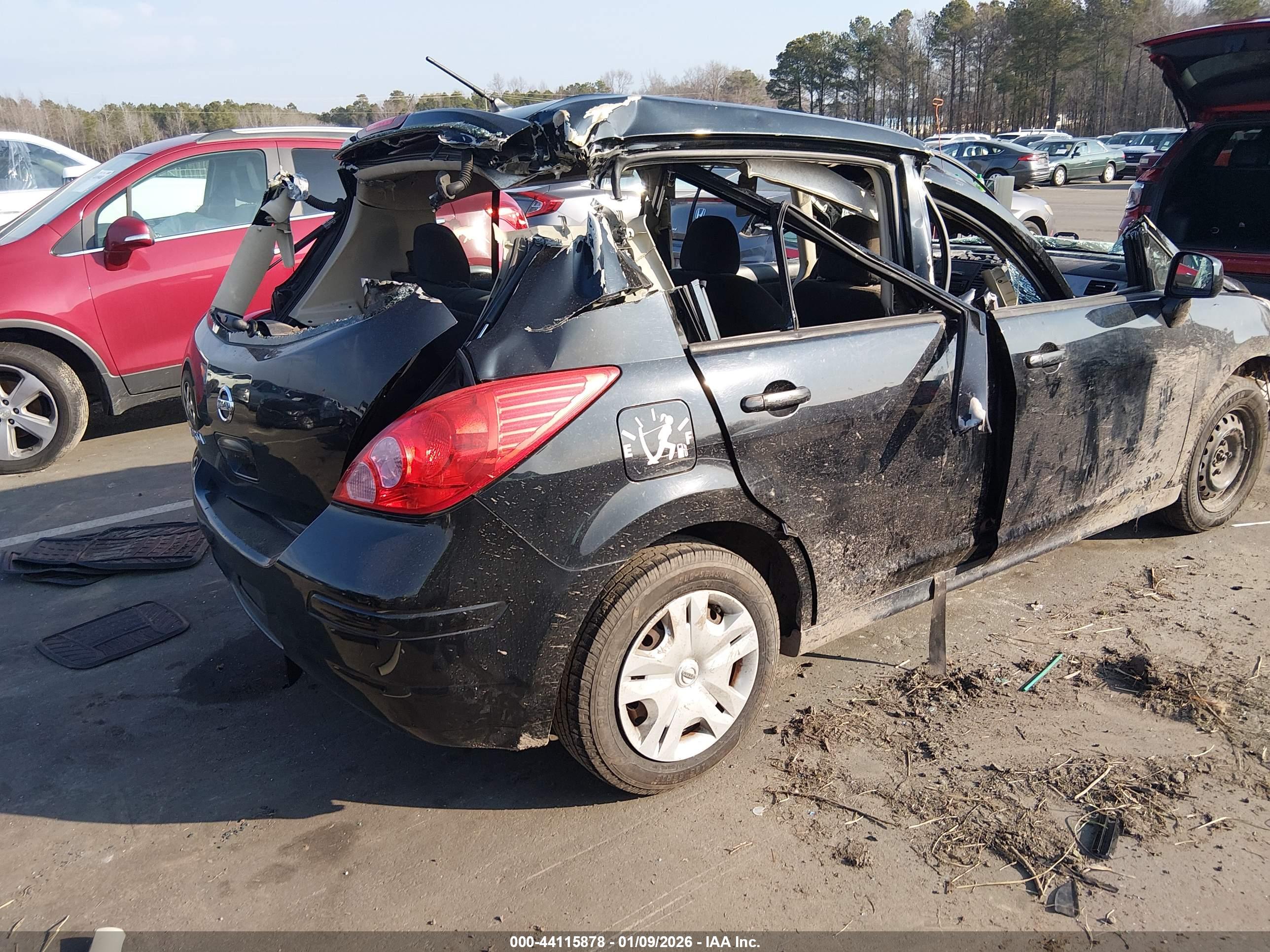 NISSAN VERSA image 4