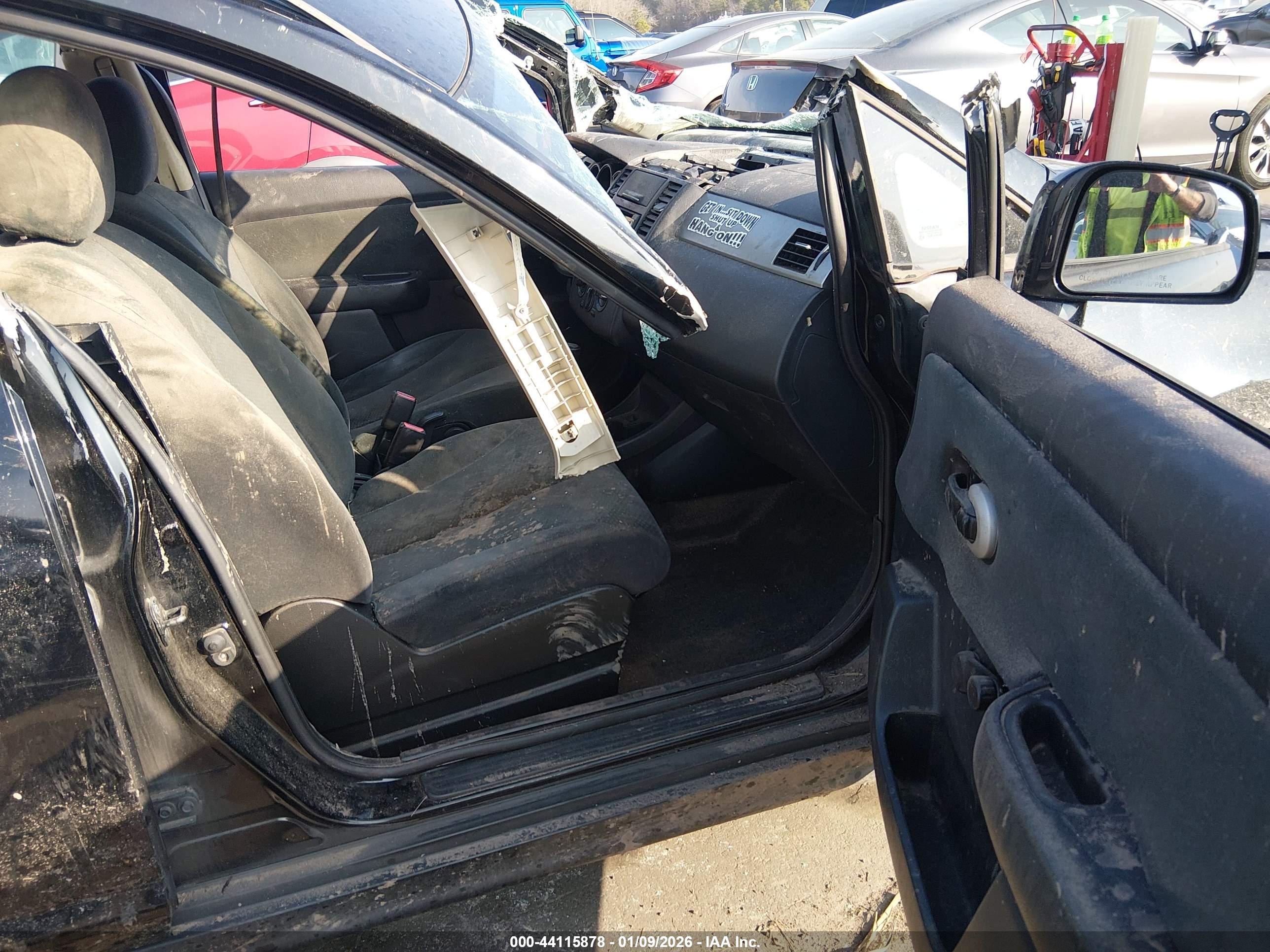 NISSAN VERSA image 5