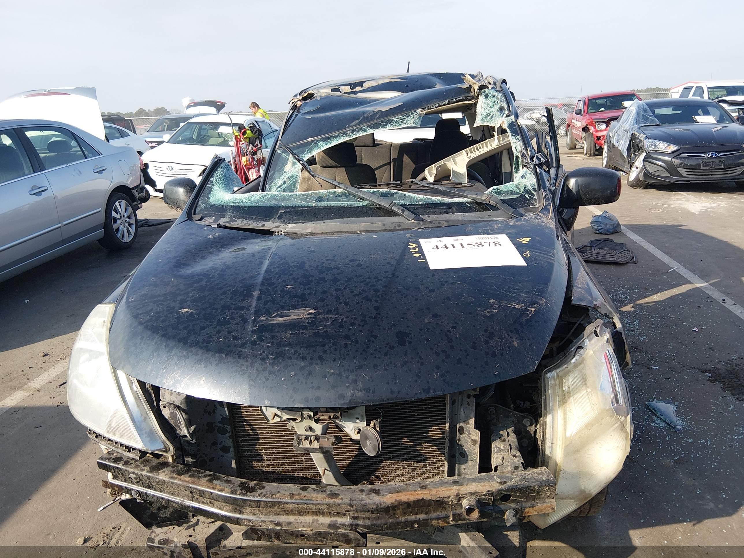 NISSAN VERSA image 6
