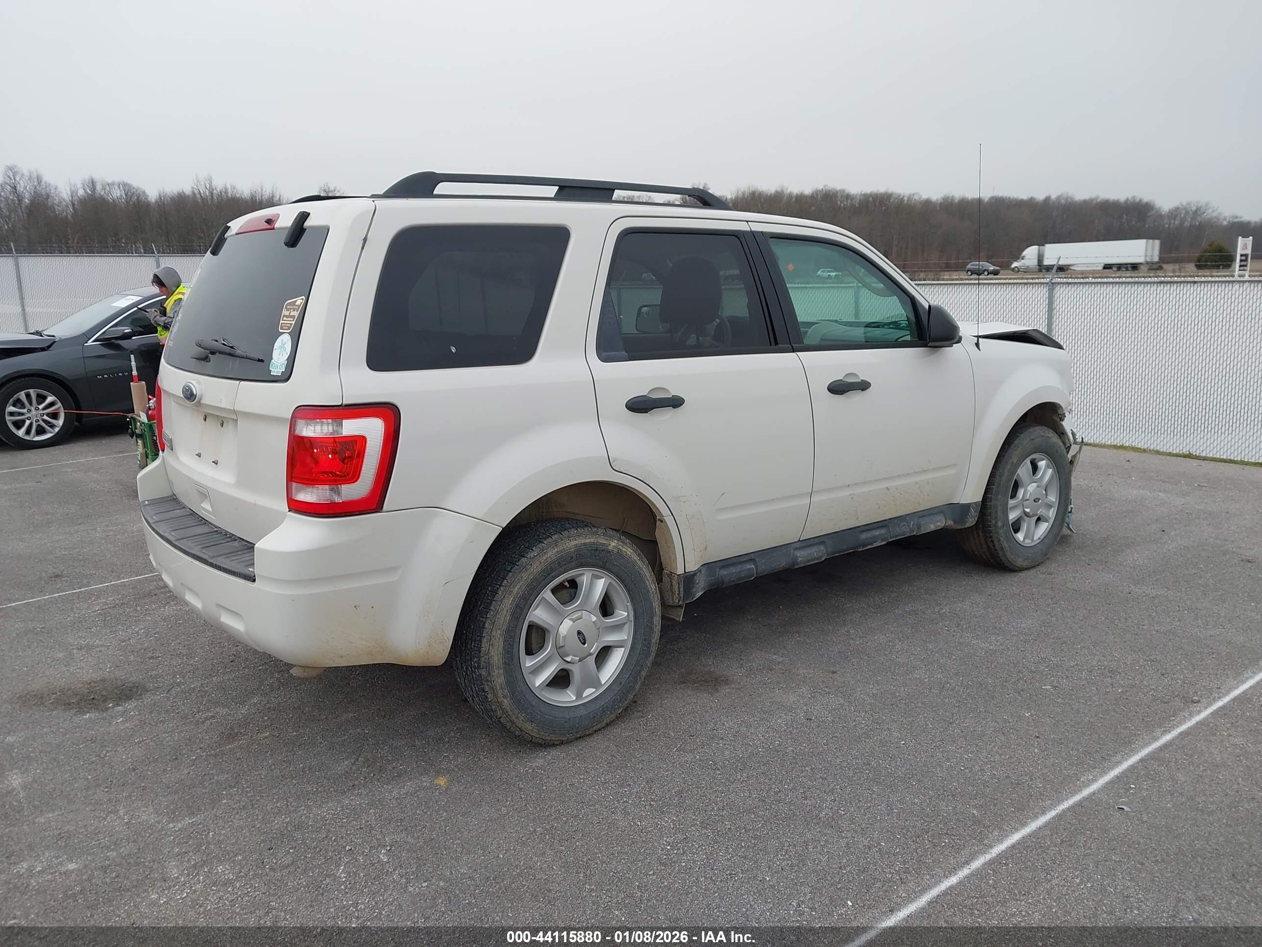FORD ESCAPE image 4