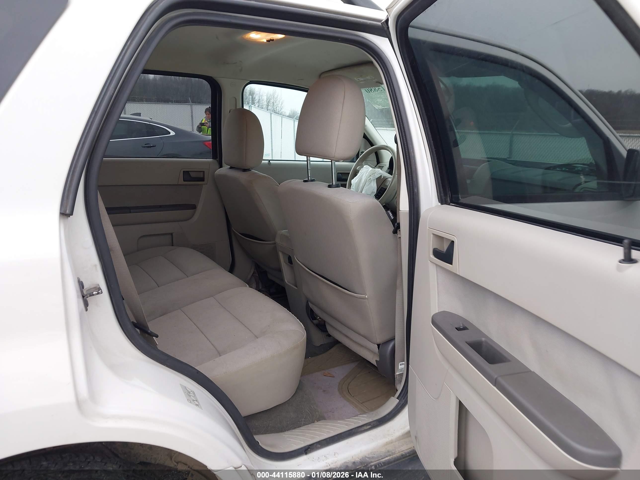 FORD ESCAPE image 8