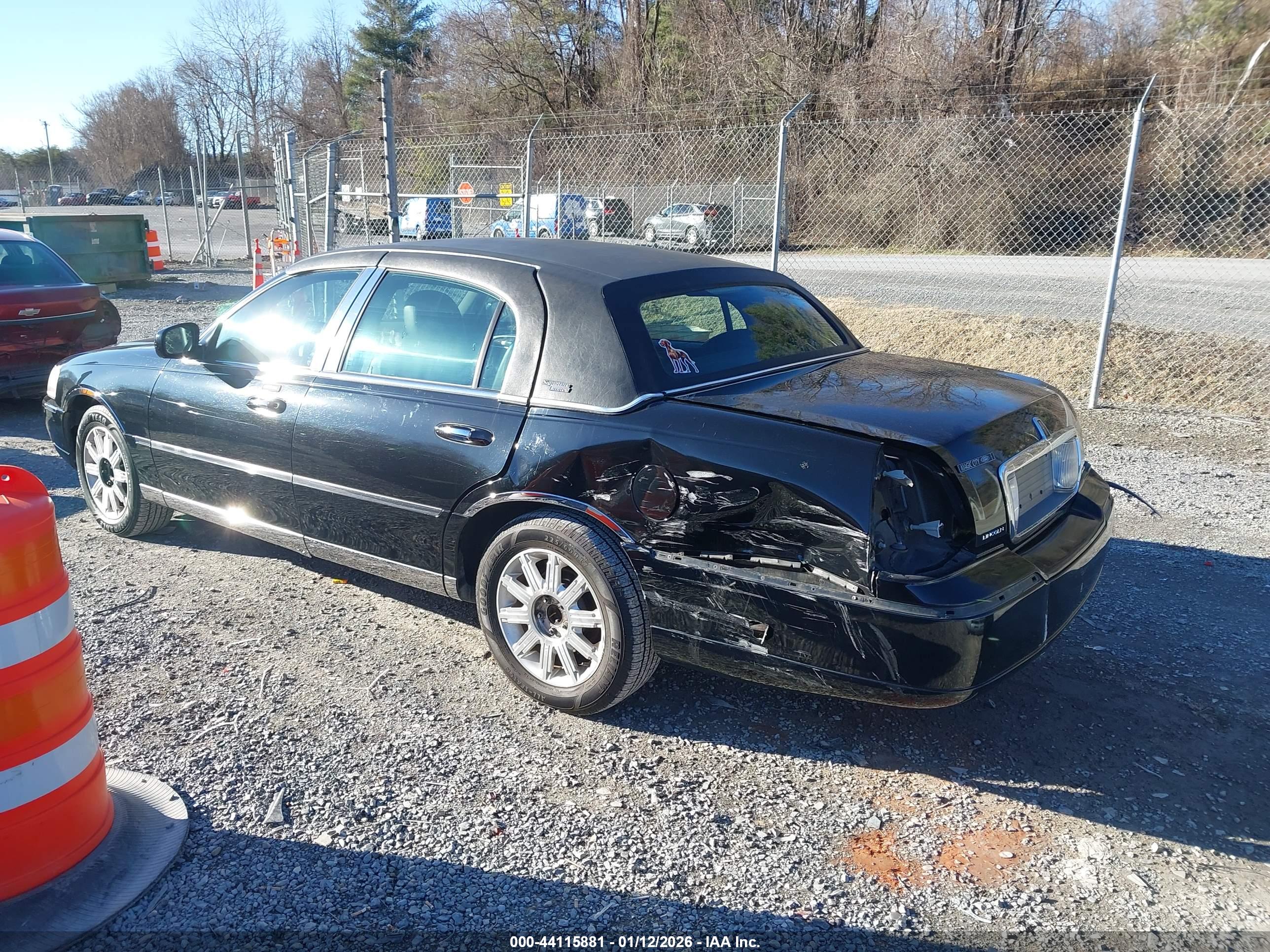 LINCOLN TOWN image 3