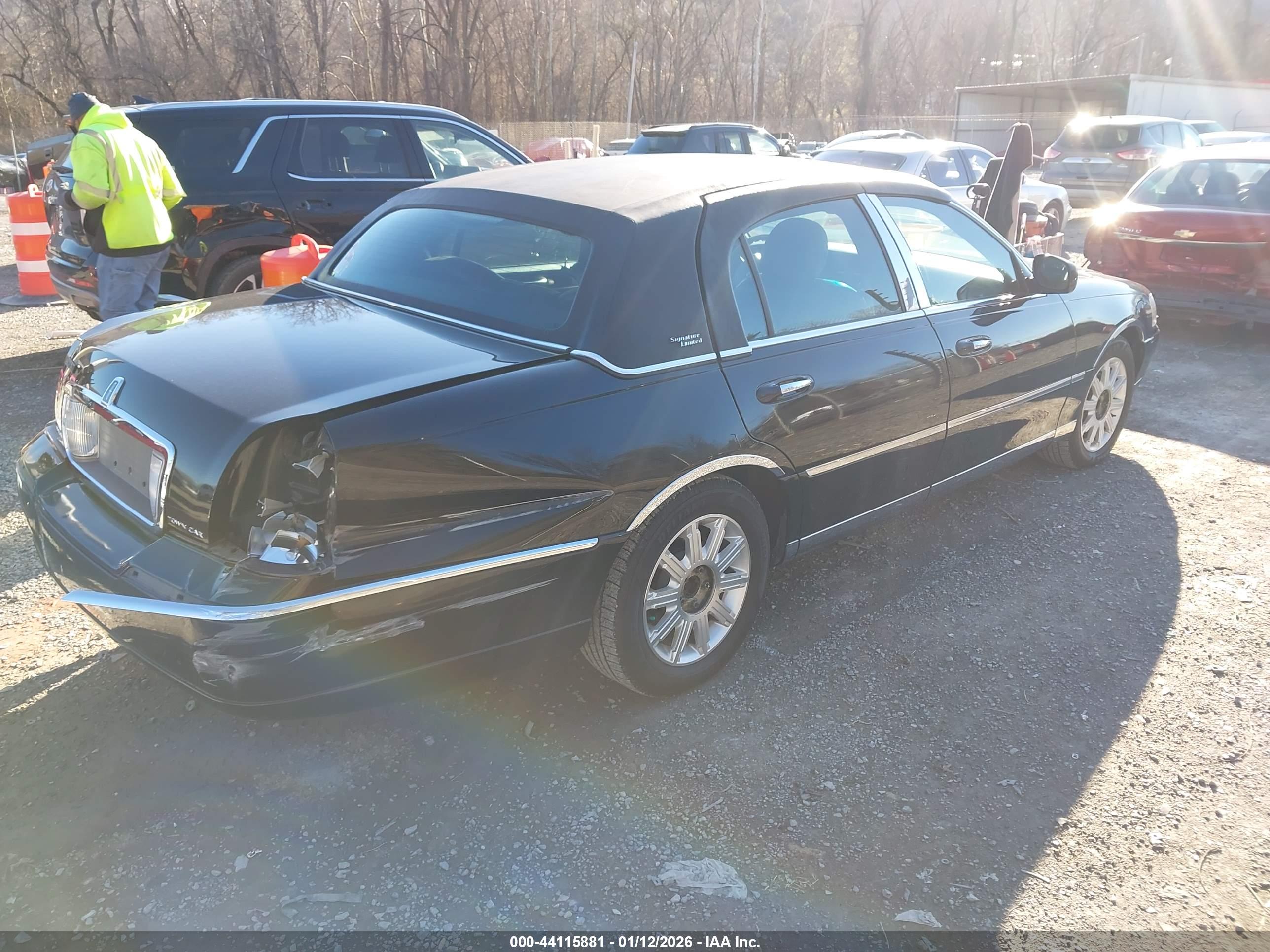 LINCOLN TOWN image 4