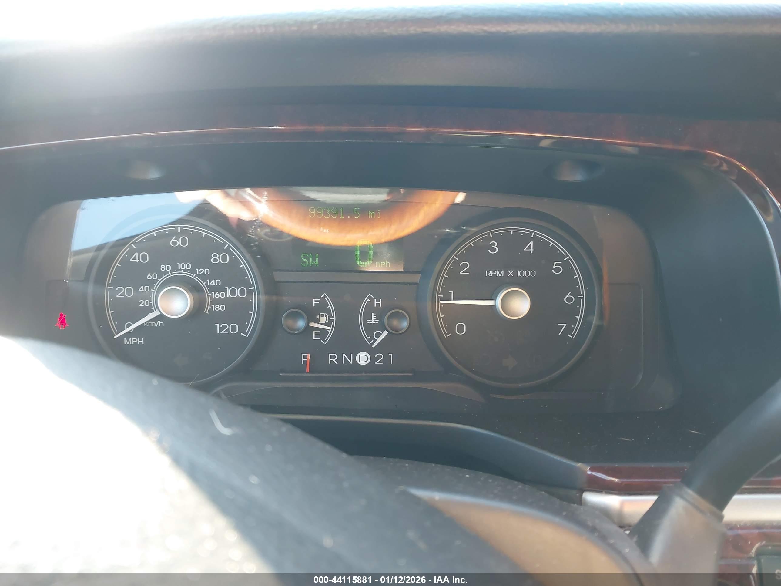 LINCOLN TOWN image 7