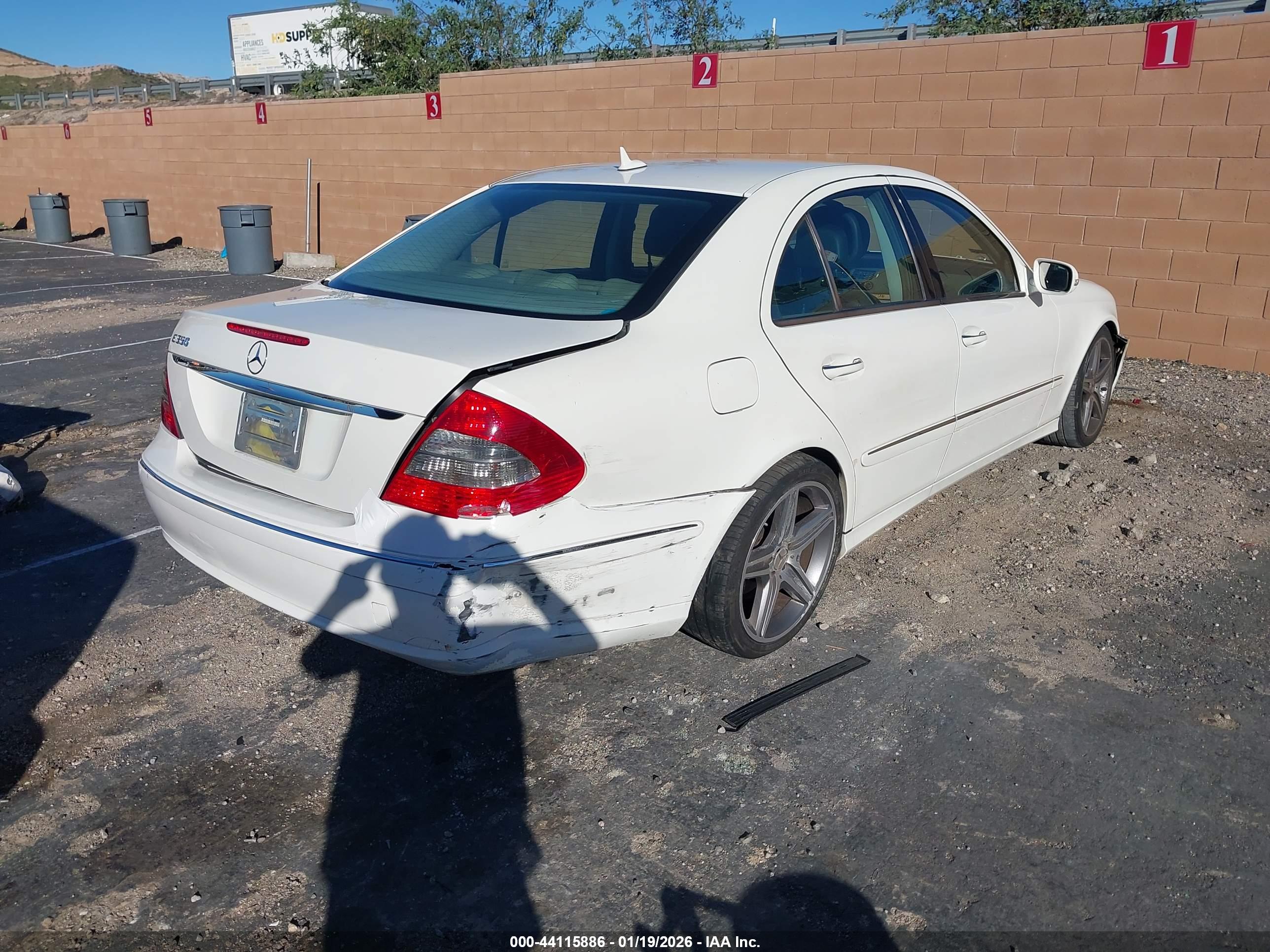 MERCEDES-BENZ E image 4