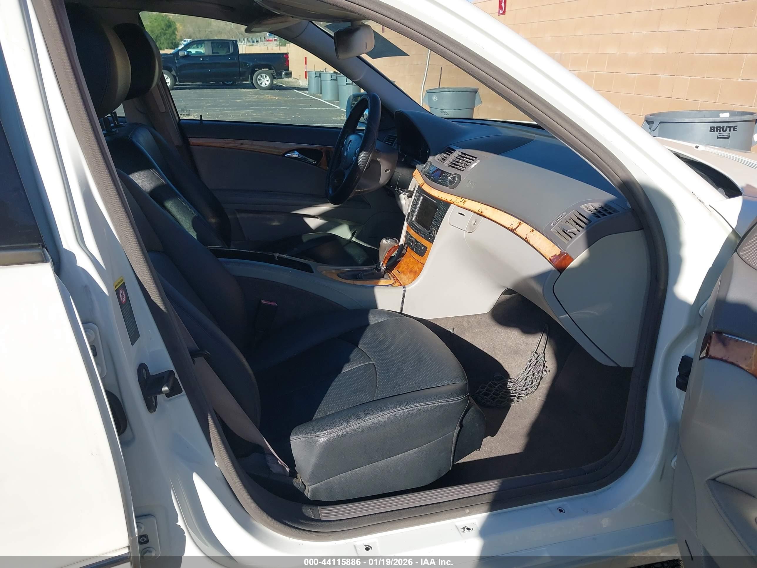 MERCEDES-BENZ E image 5