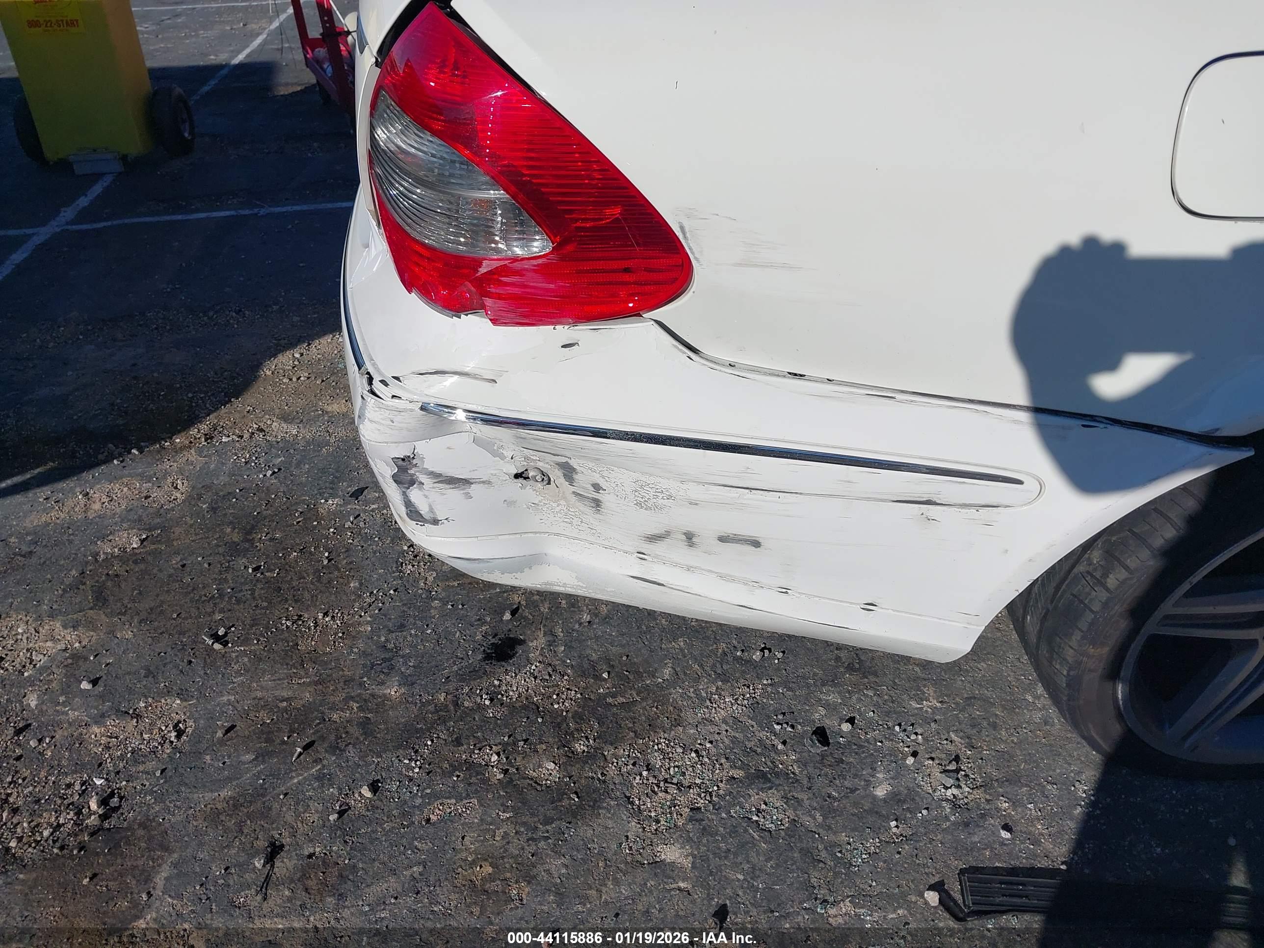 MERCEDES-BENZ E image 6