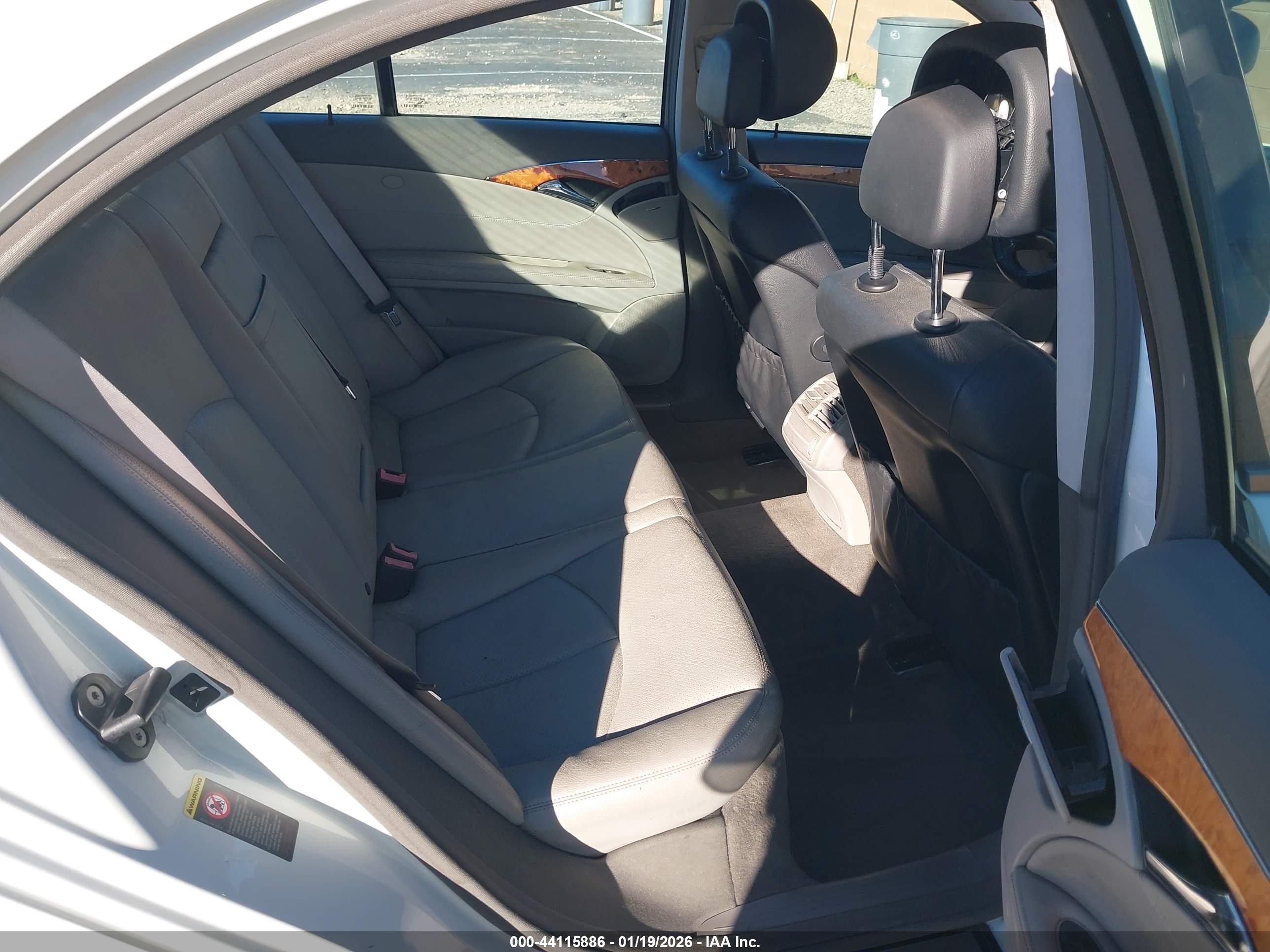 MERCEDES-BENZ E image 8