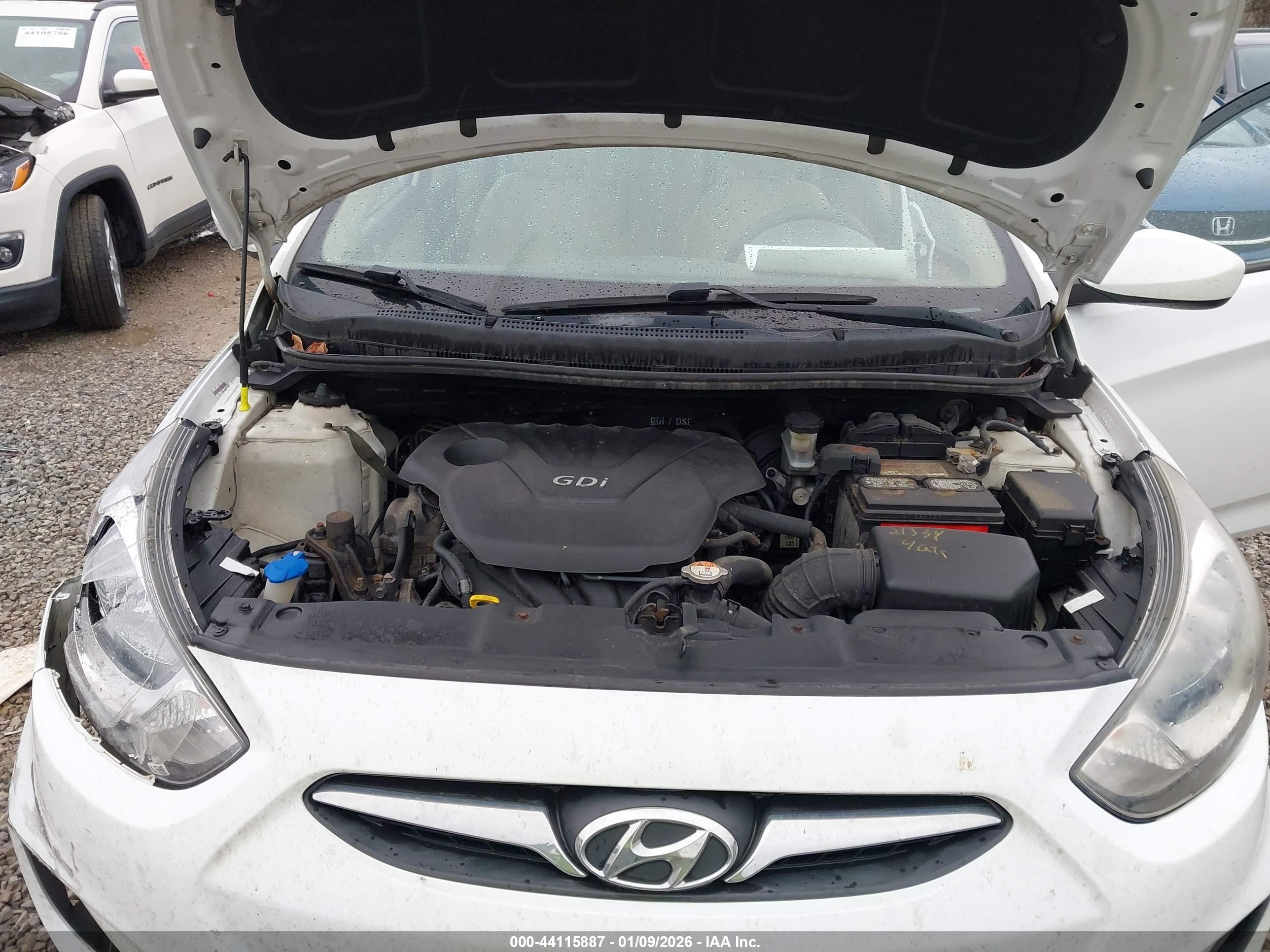 HYUNDAI ACCENT image 10