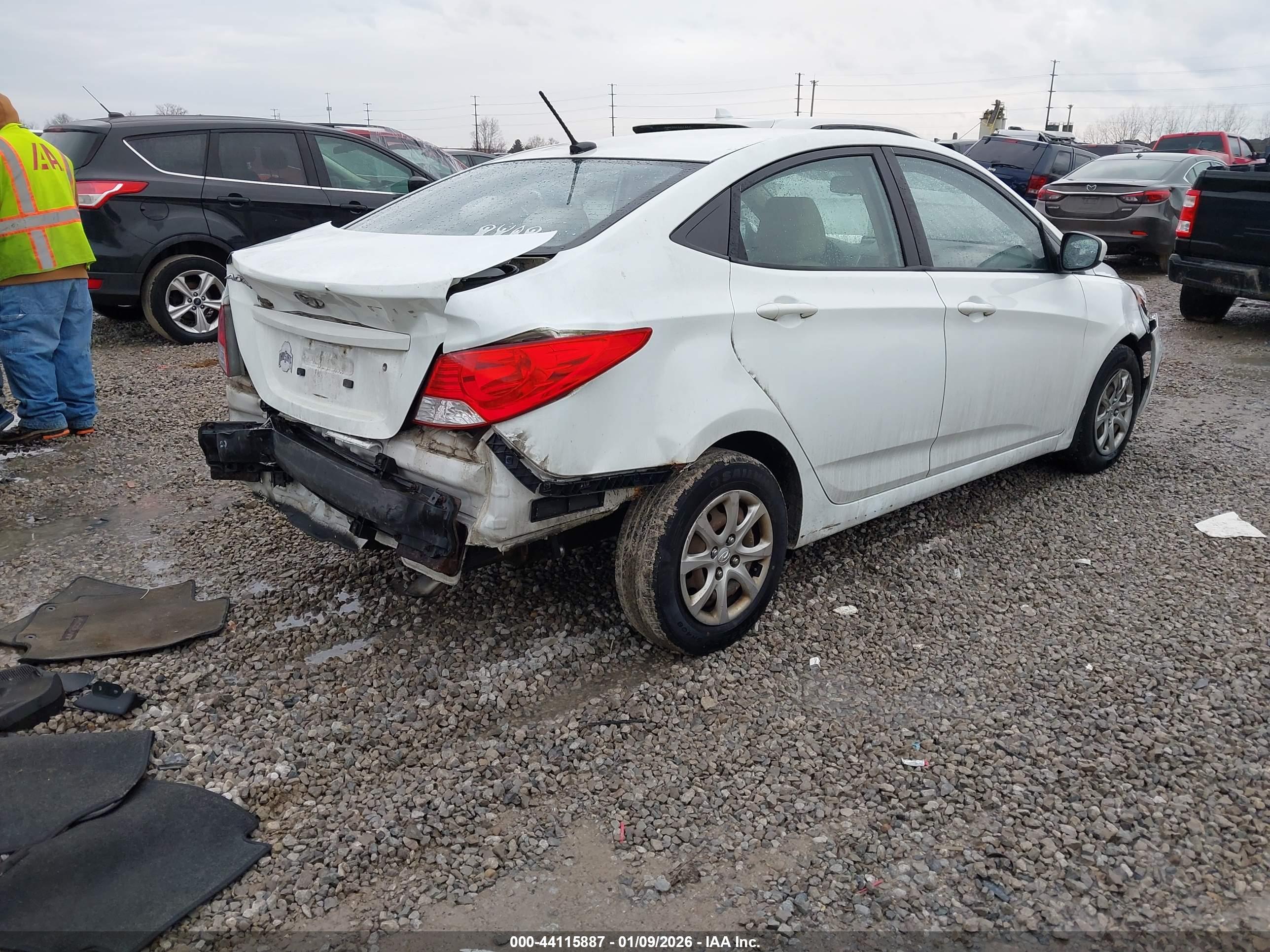 HYUNDAI ACCENT image 4