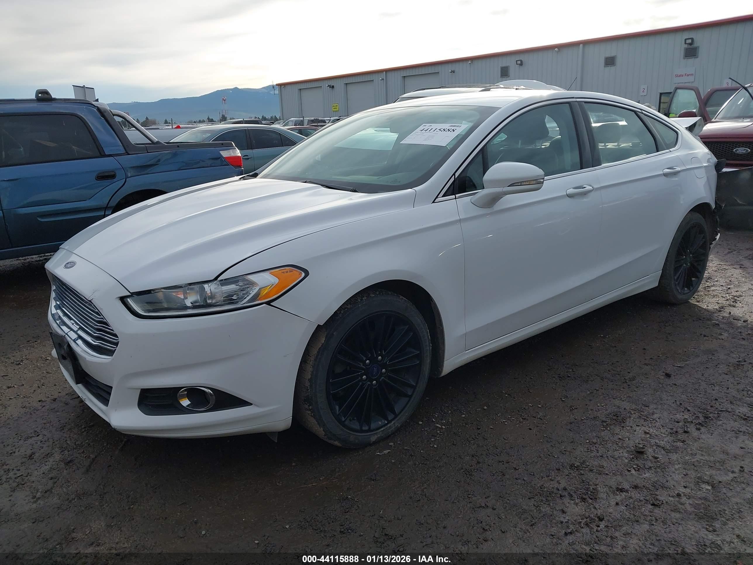 FORD FUSION image 2