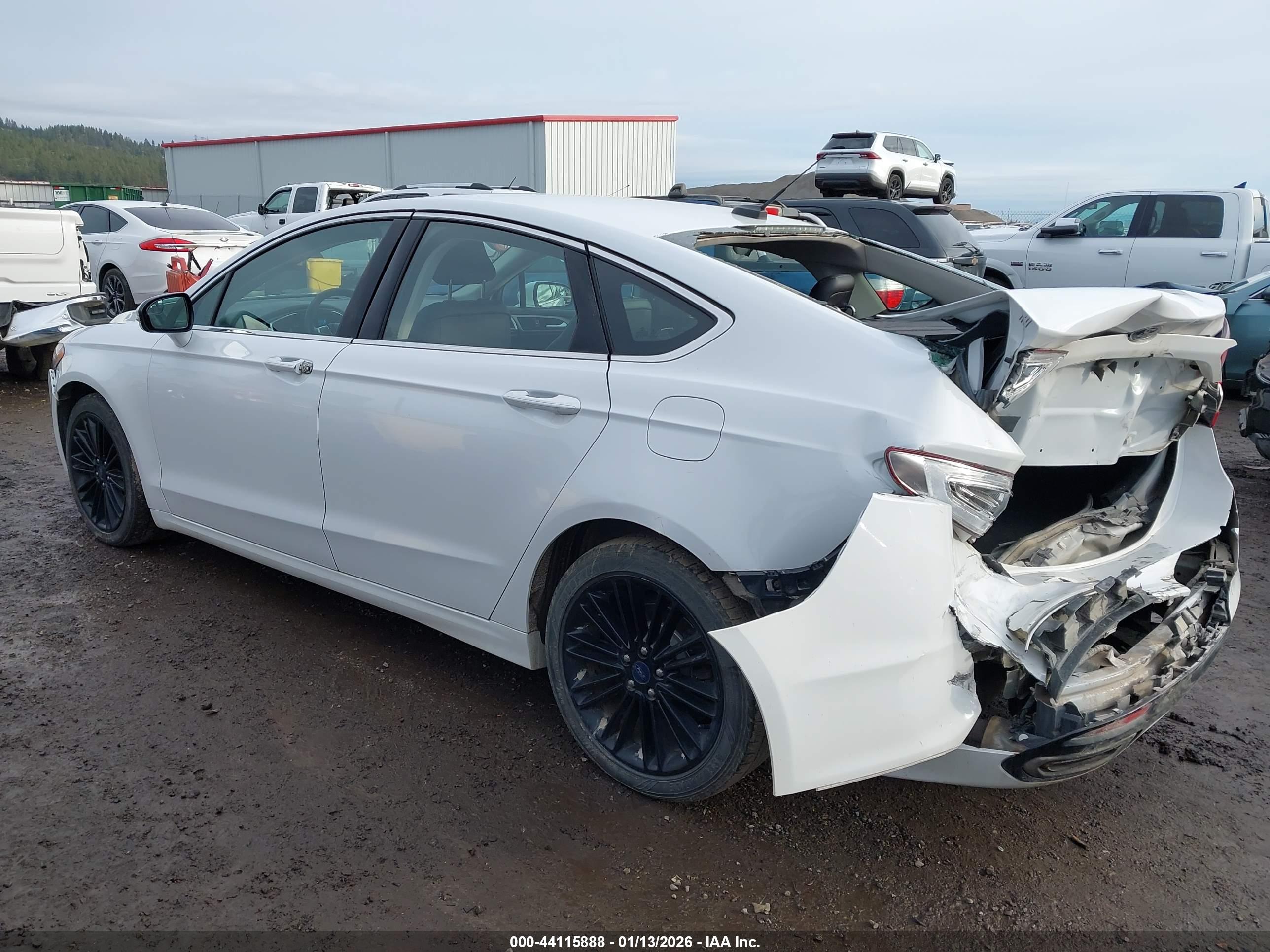 FORD FUSION image 3