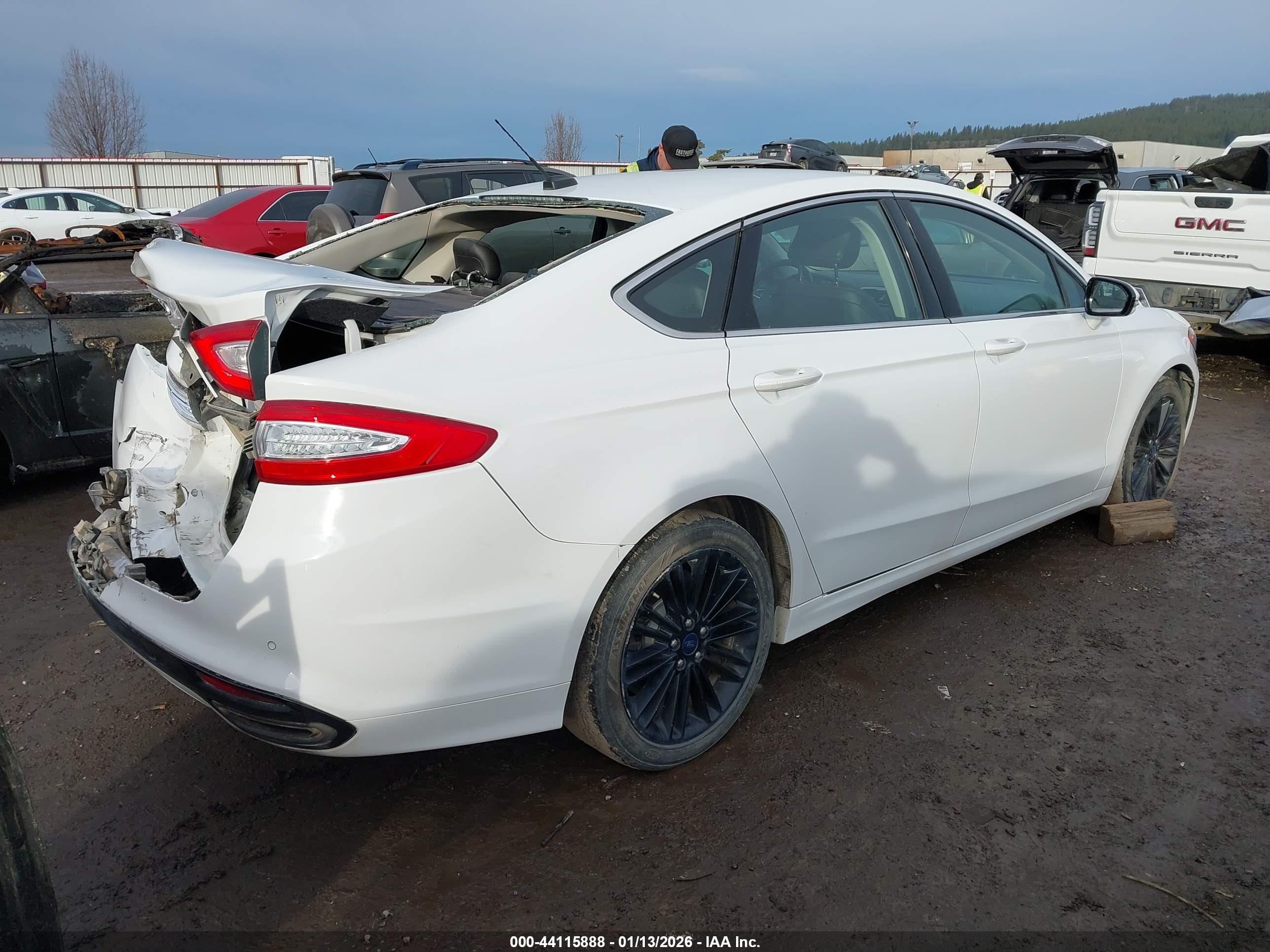 FORD FUSION image 4