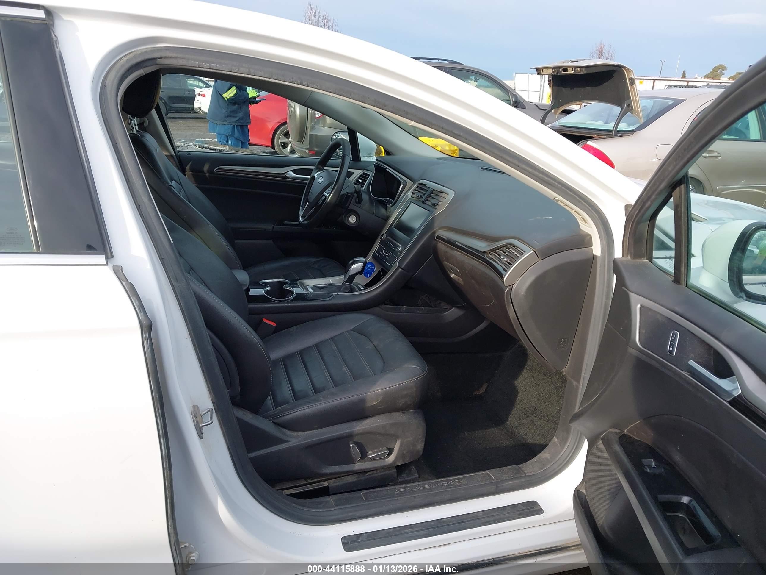 FORD FUSION image 5