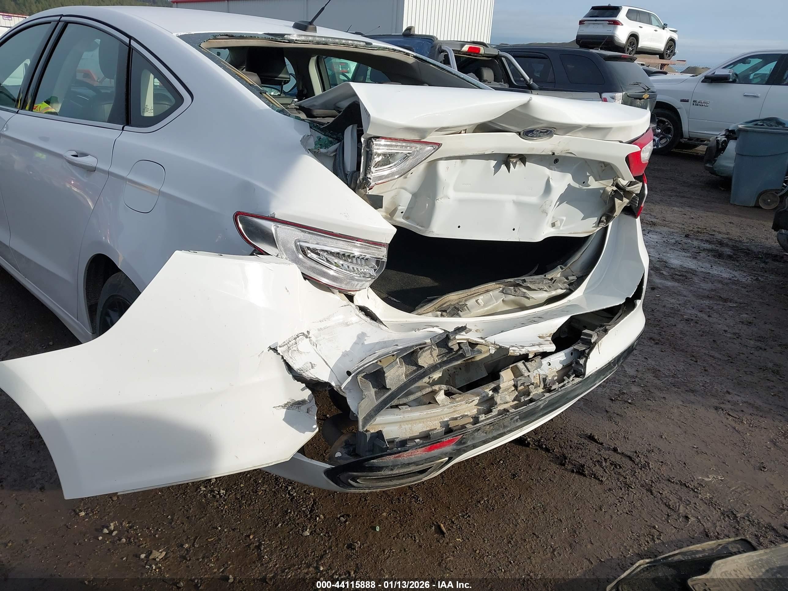 FORD FUSION image 6