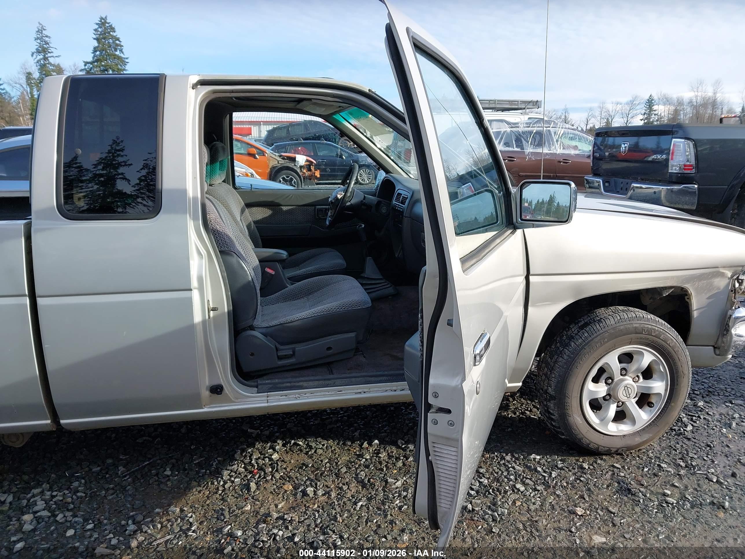 NISSAN 4X2 image 5