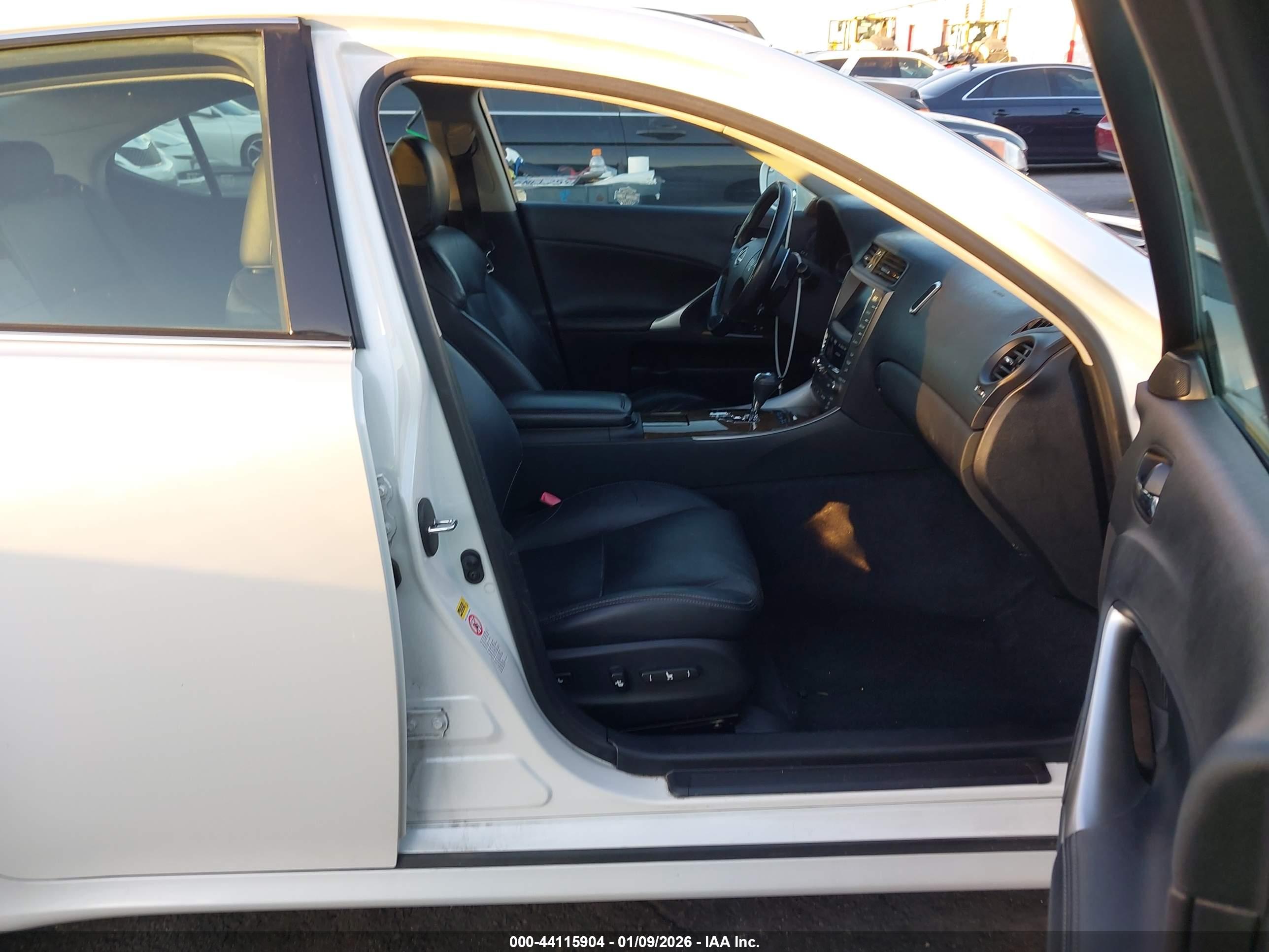 LEXUS IS image 5