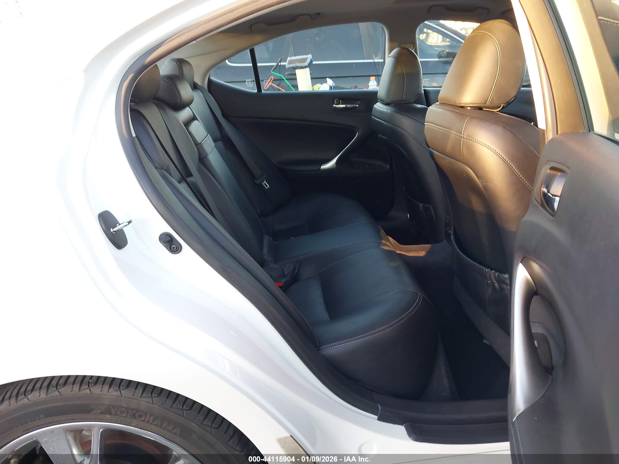 LEXUS IS image 8
