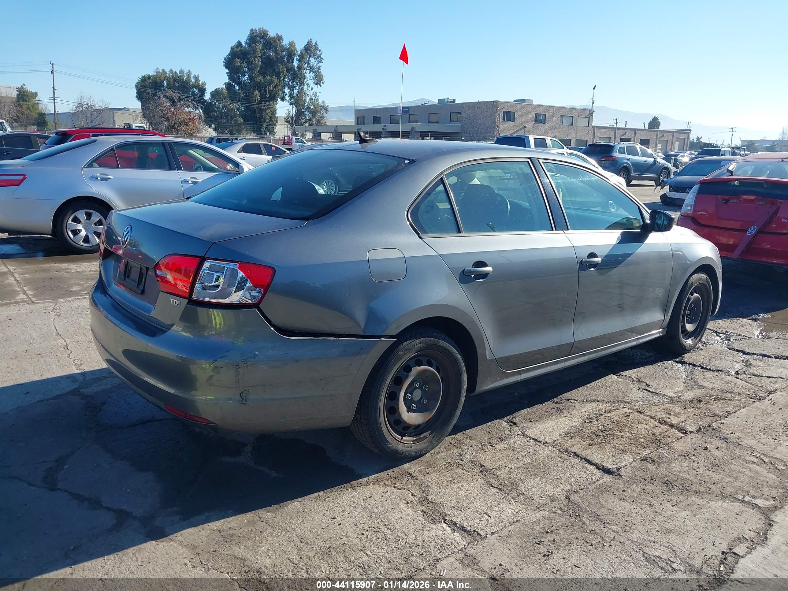 VOLKSWAGEN JETTA image 4