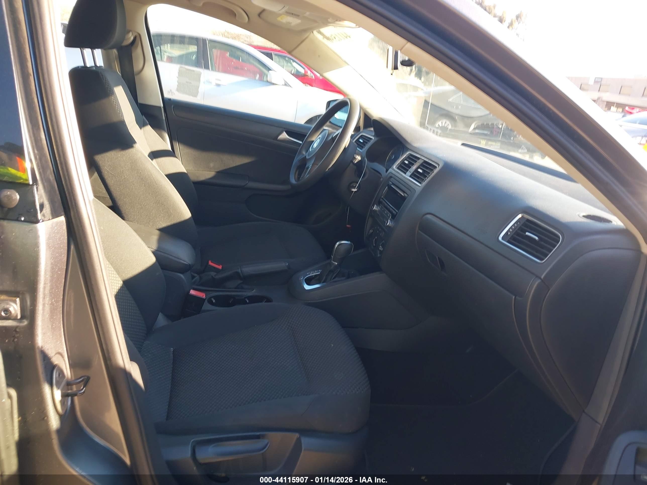 VOLKSWAGEN JETTA image 5