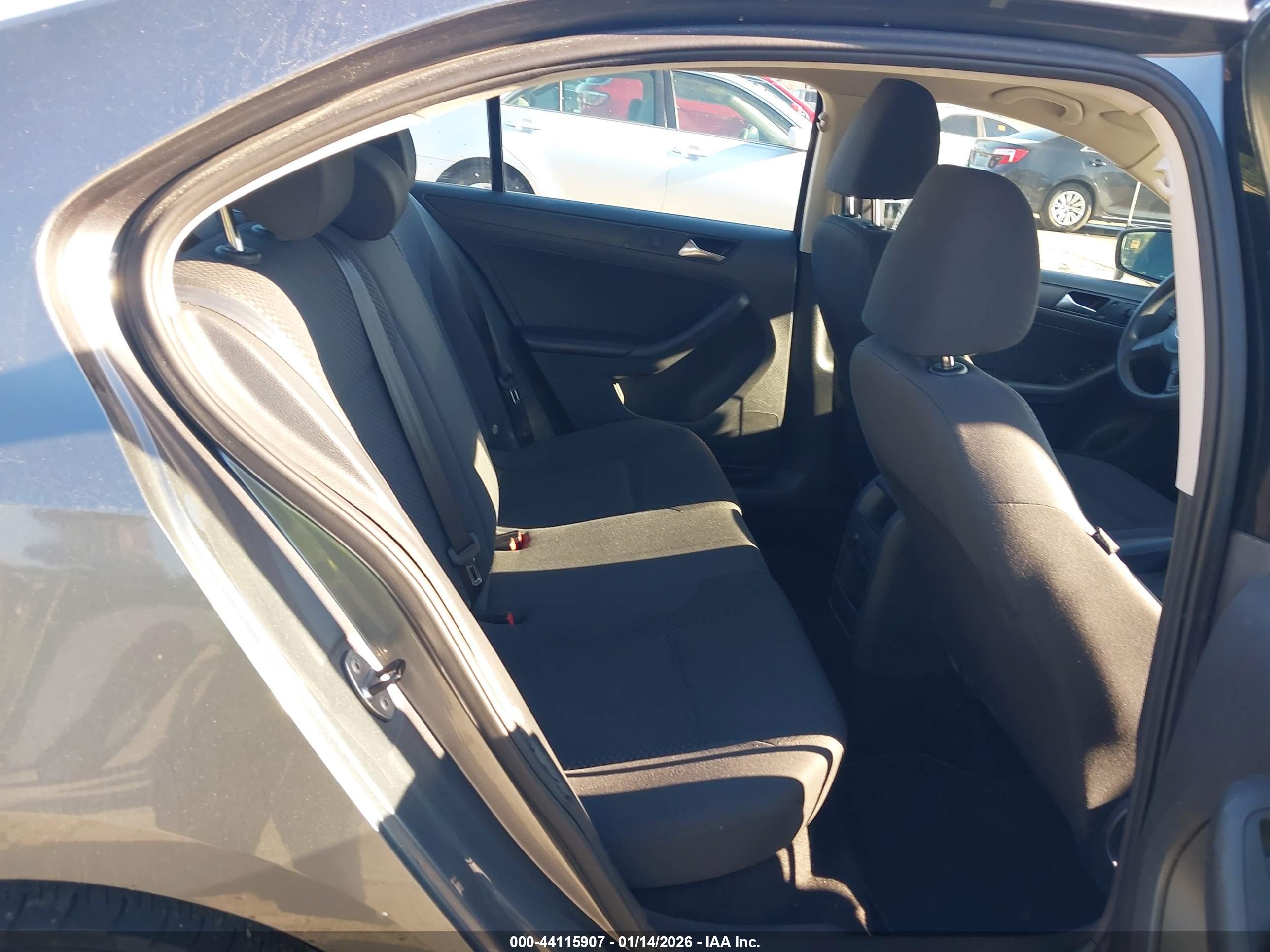 VOLKSWAGEN JETTA image 8