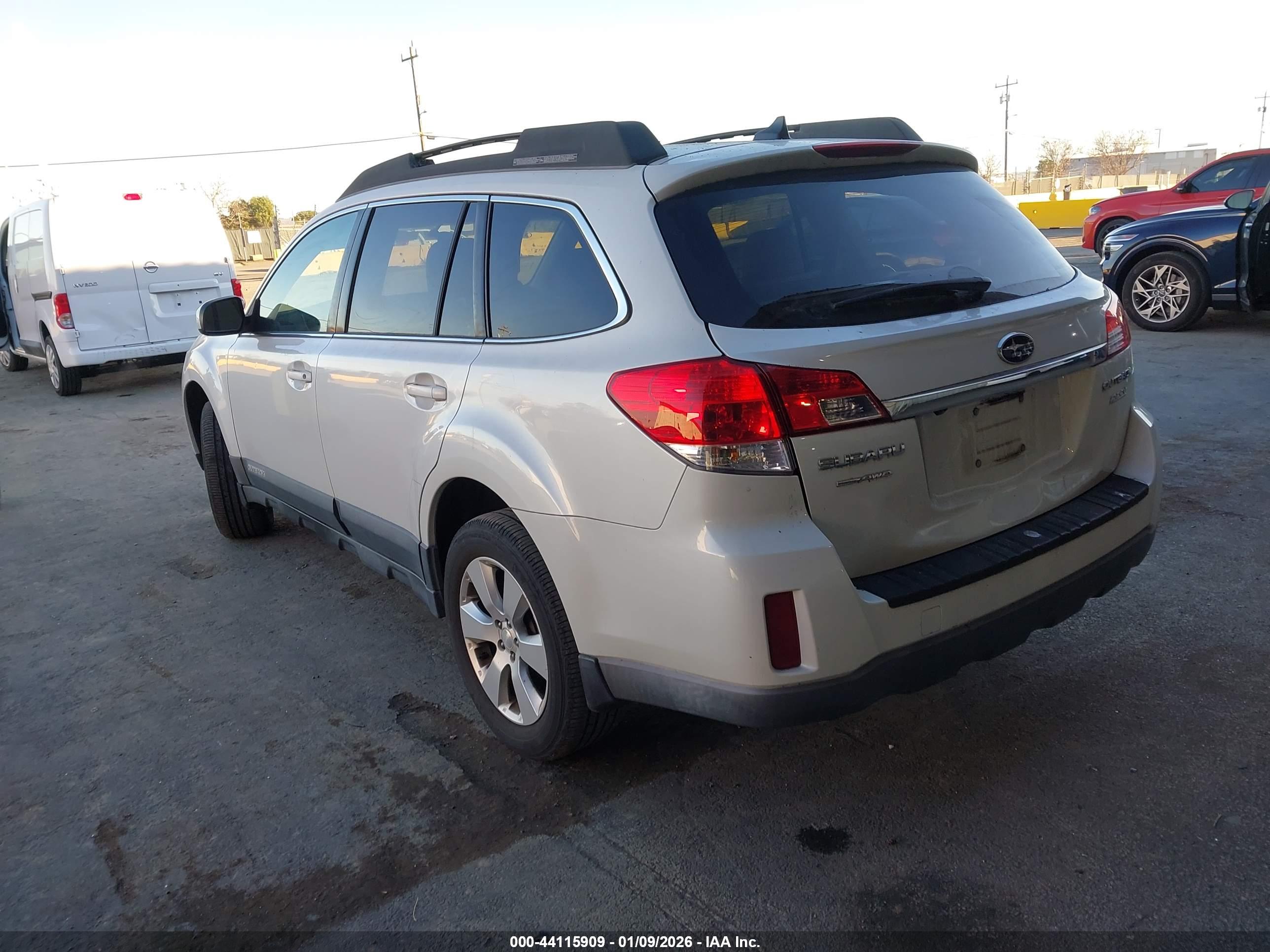 SUBARU OUTBACK image 3