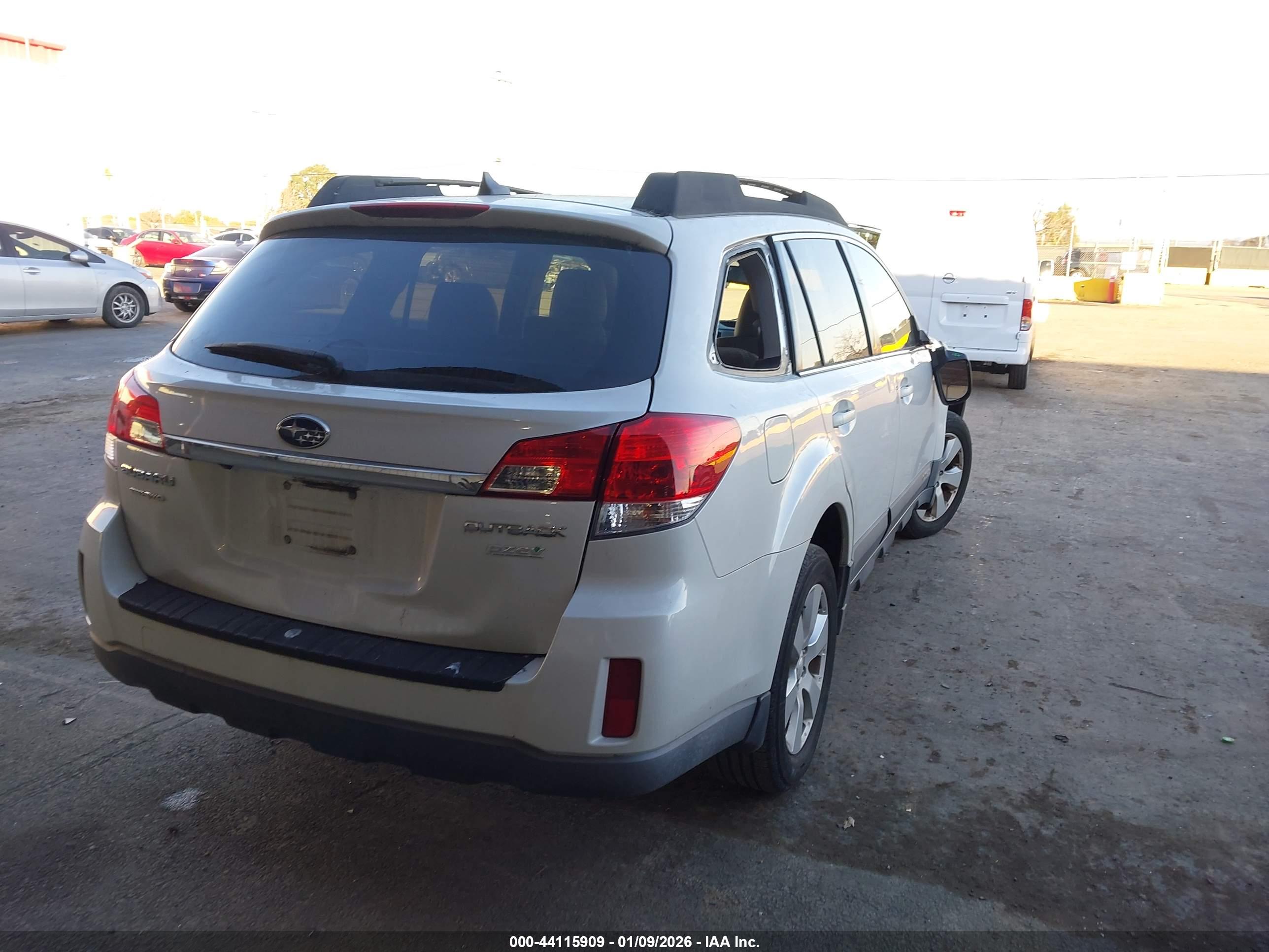 SUBARU OUTBACK image 4