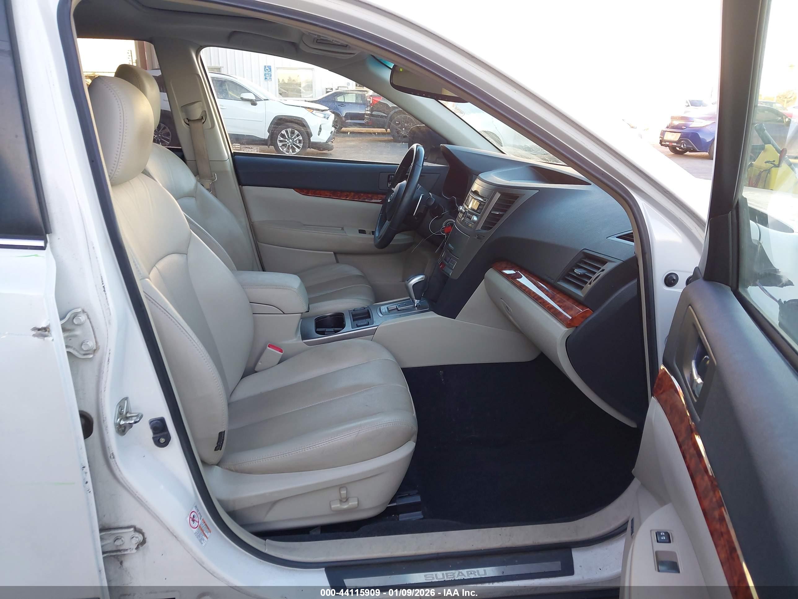 SUBARU OUTBACK image 5