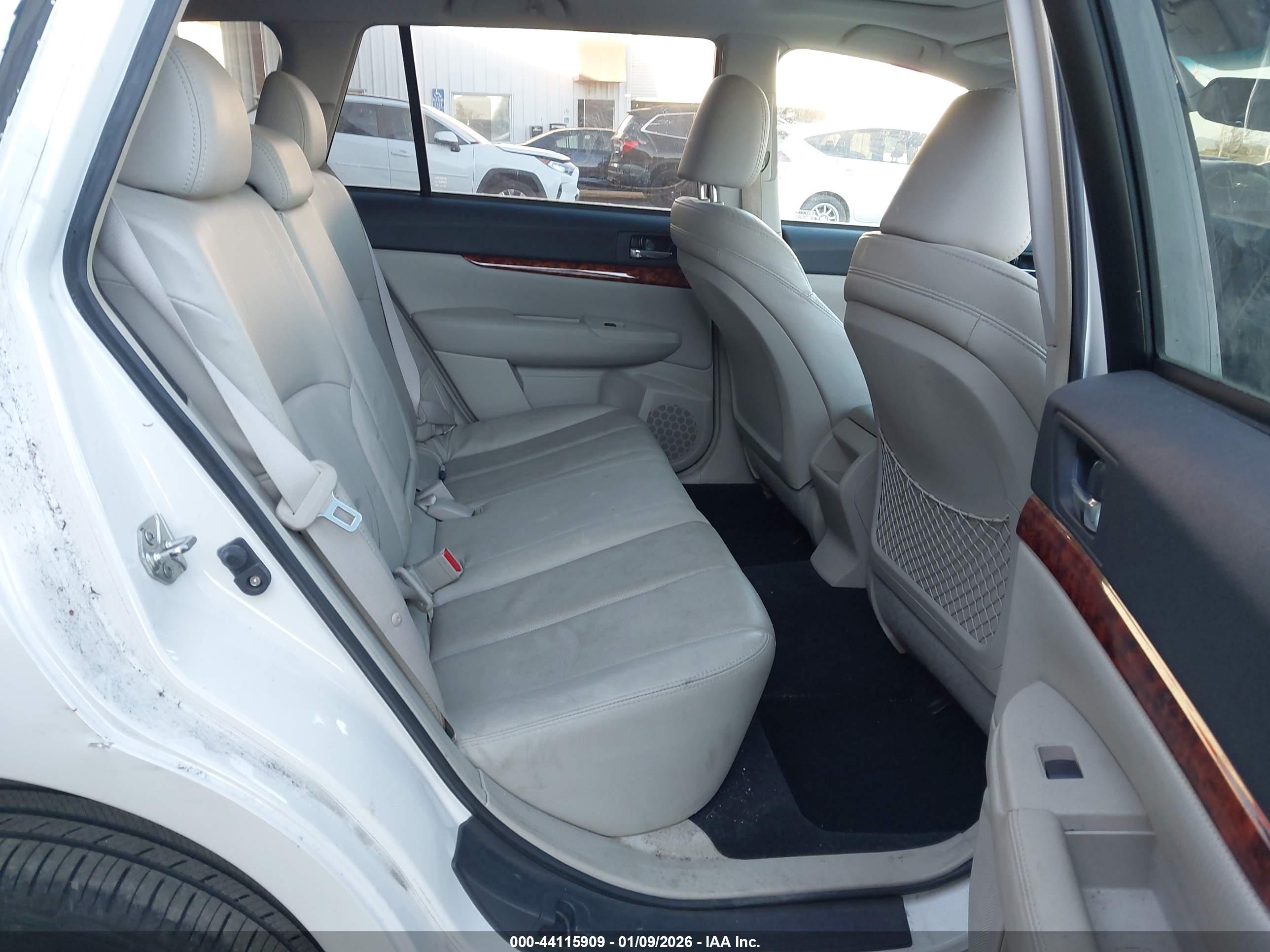 SUBARU OUTBACK image 8