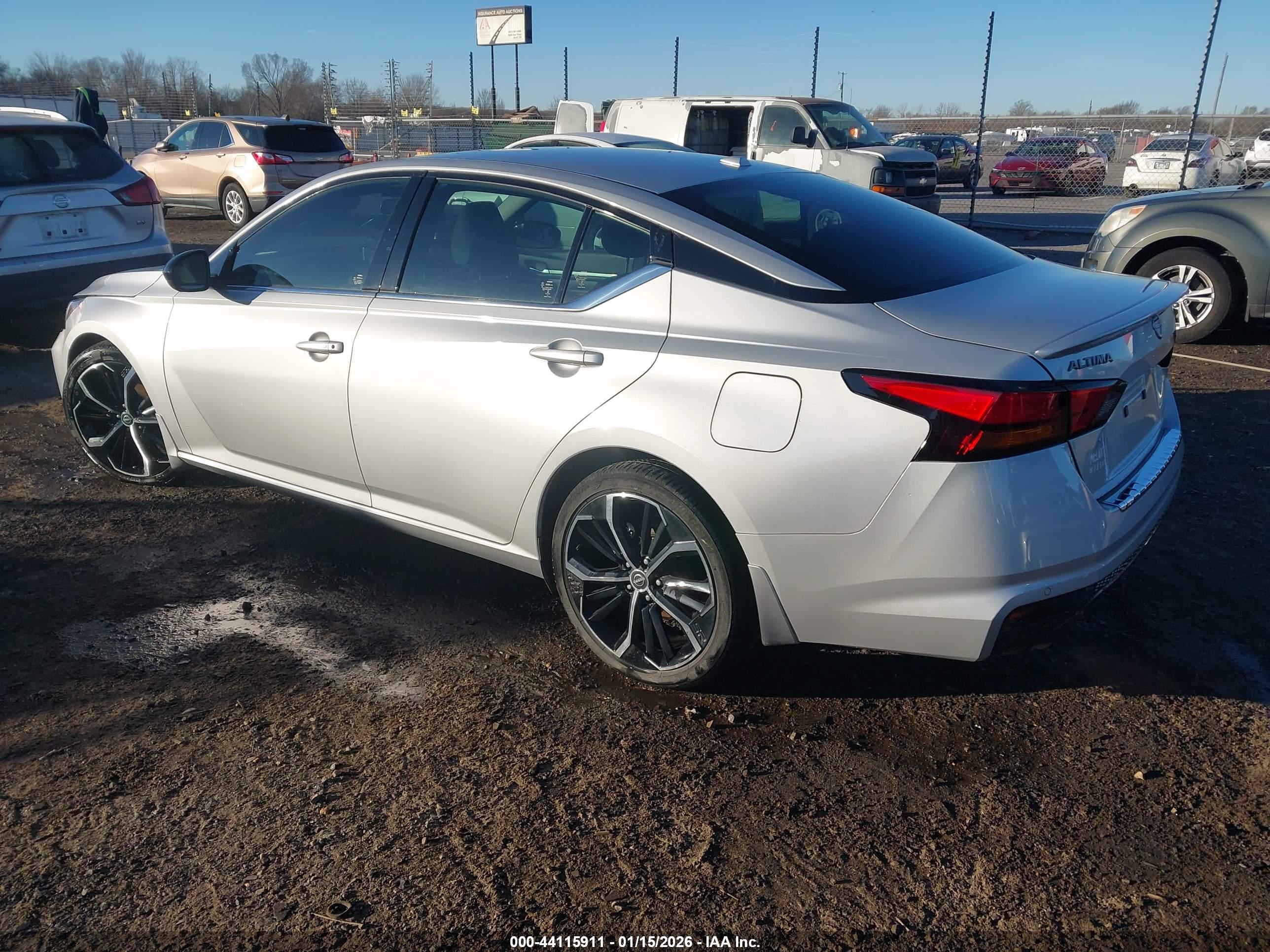 NISSAN ALTIMA image 3