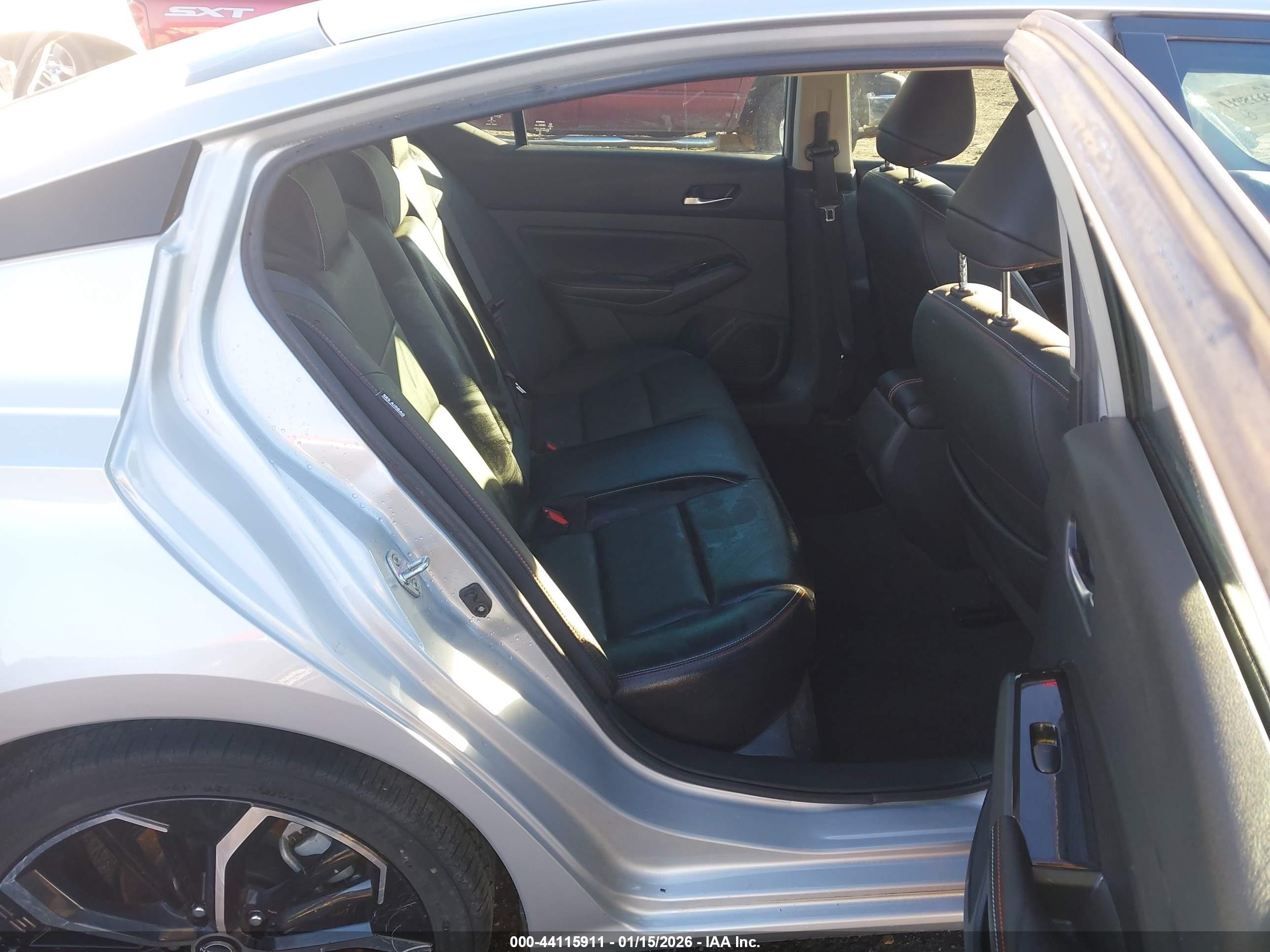 NISSAN ALTIMA image 8