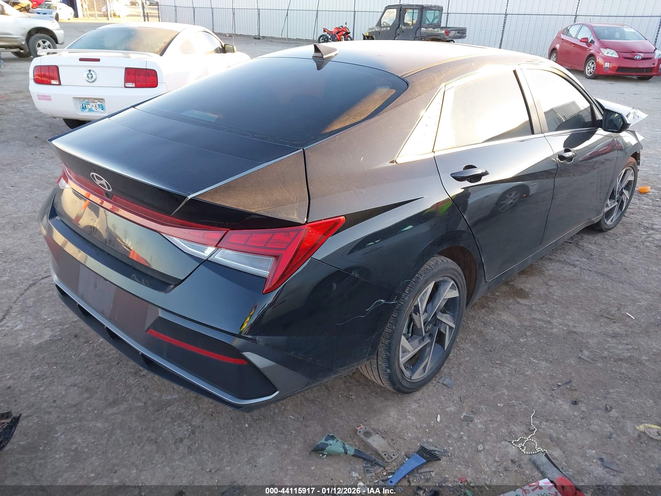 HYUNDAI ELANTRA image 4