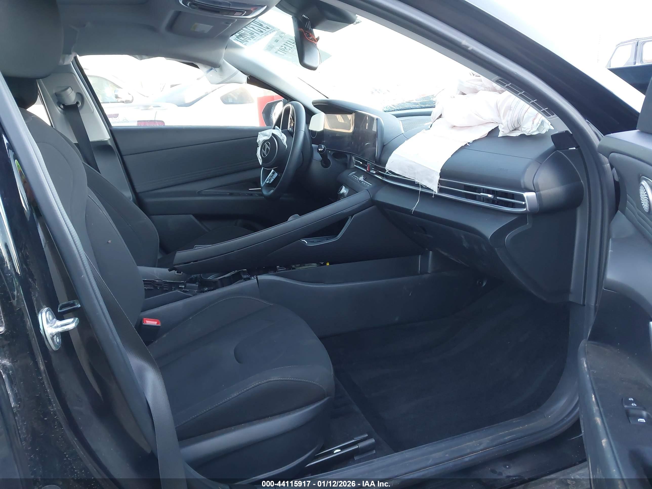 HYUNDAI ELANTRA image 5