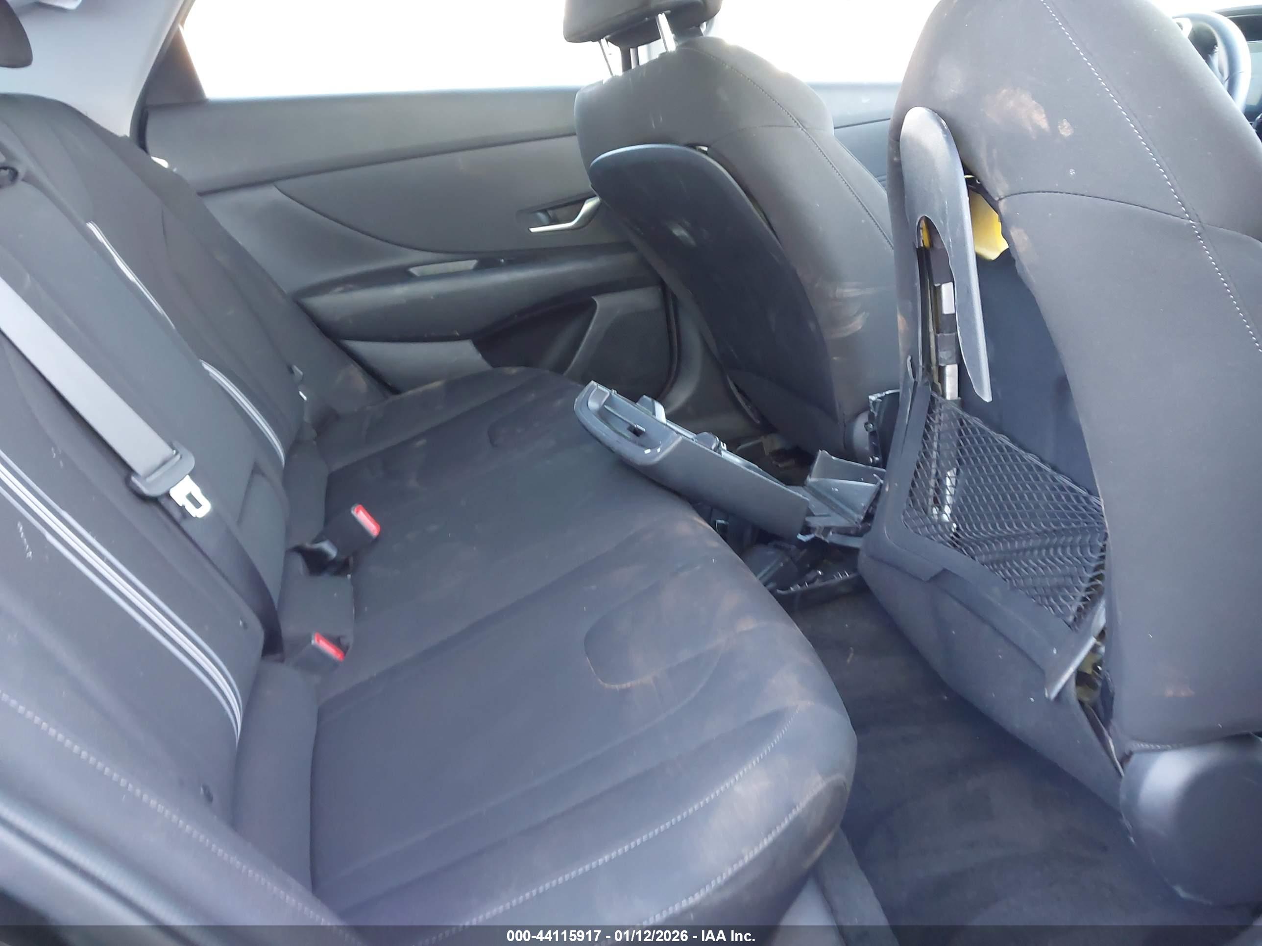 HYUNDAI ELANTRA image 8