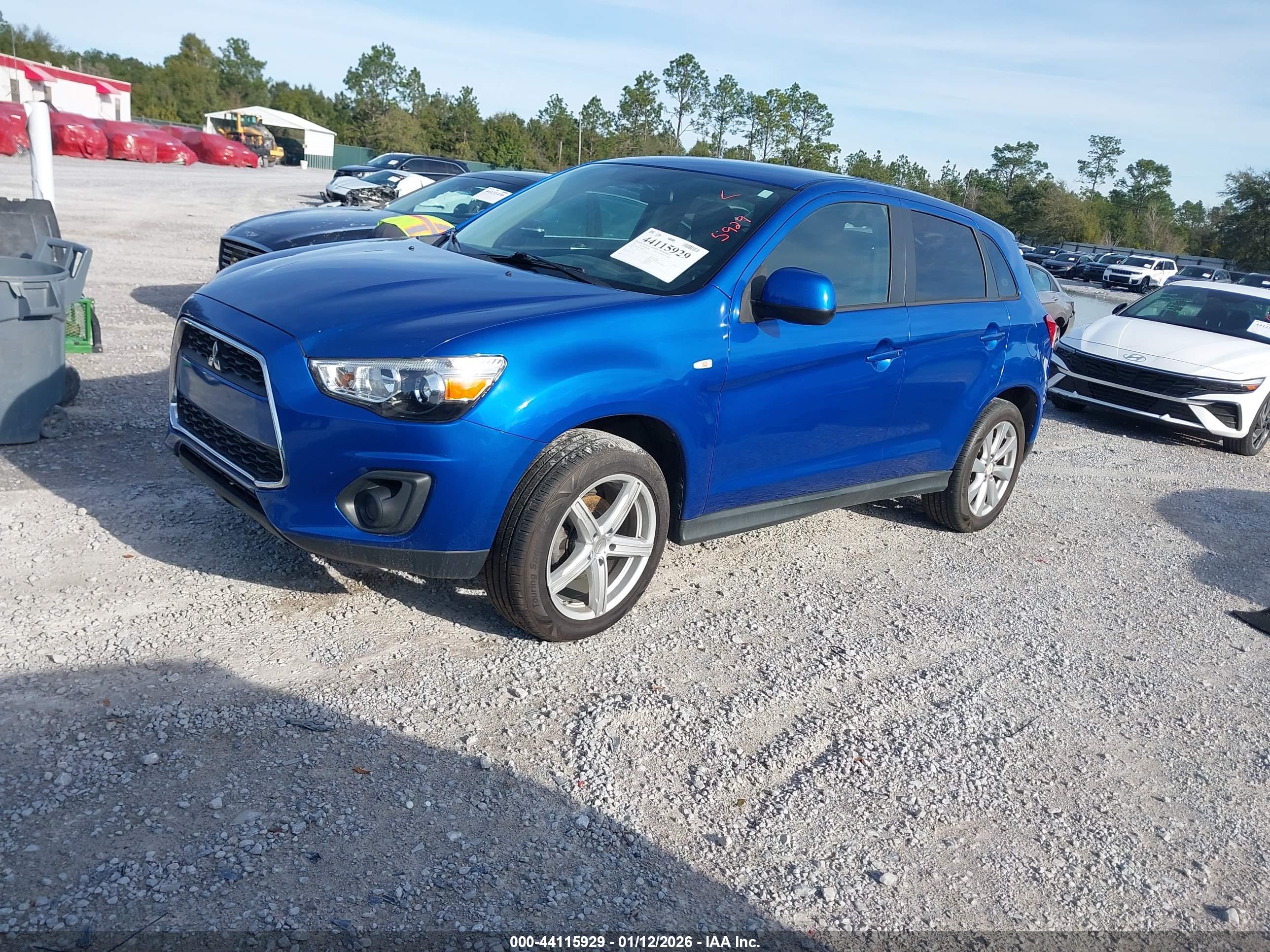MITSUBISHI OUTLANDER image 2