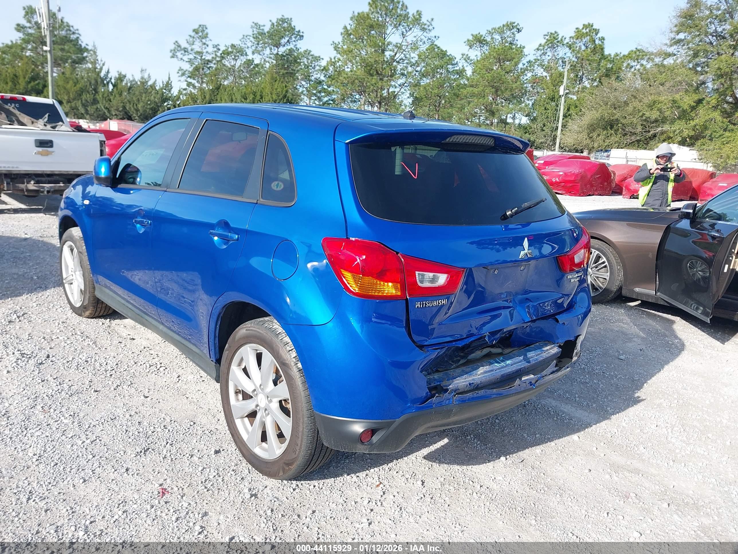 MITSUBISHI OUTLANDER image 6