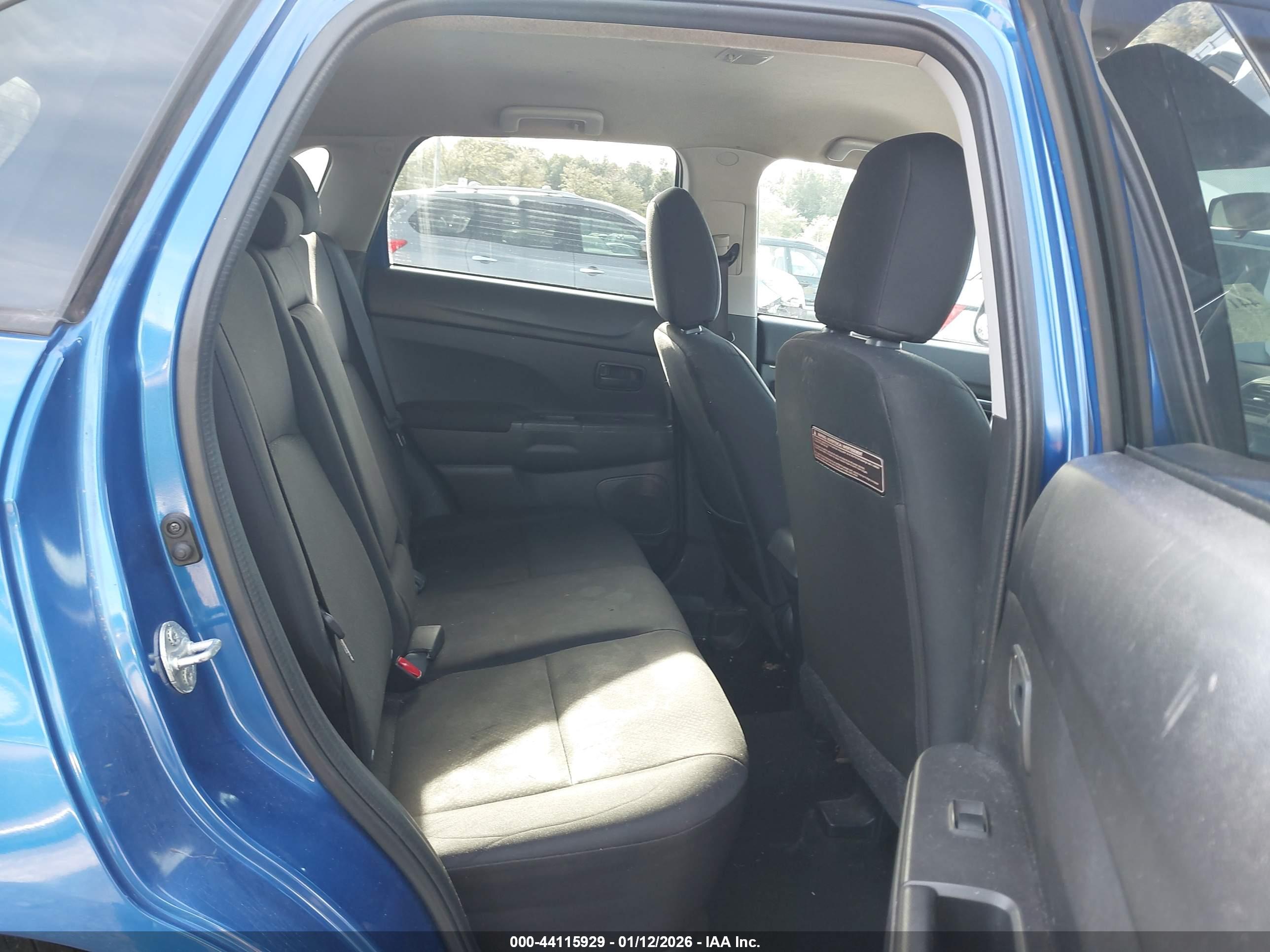 MITSUBISHI OUTLANDER image 8