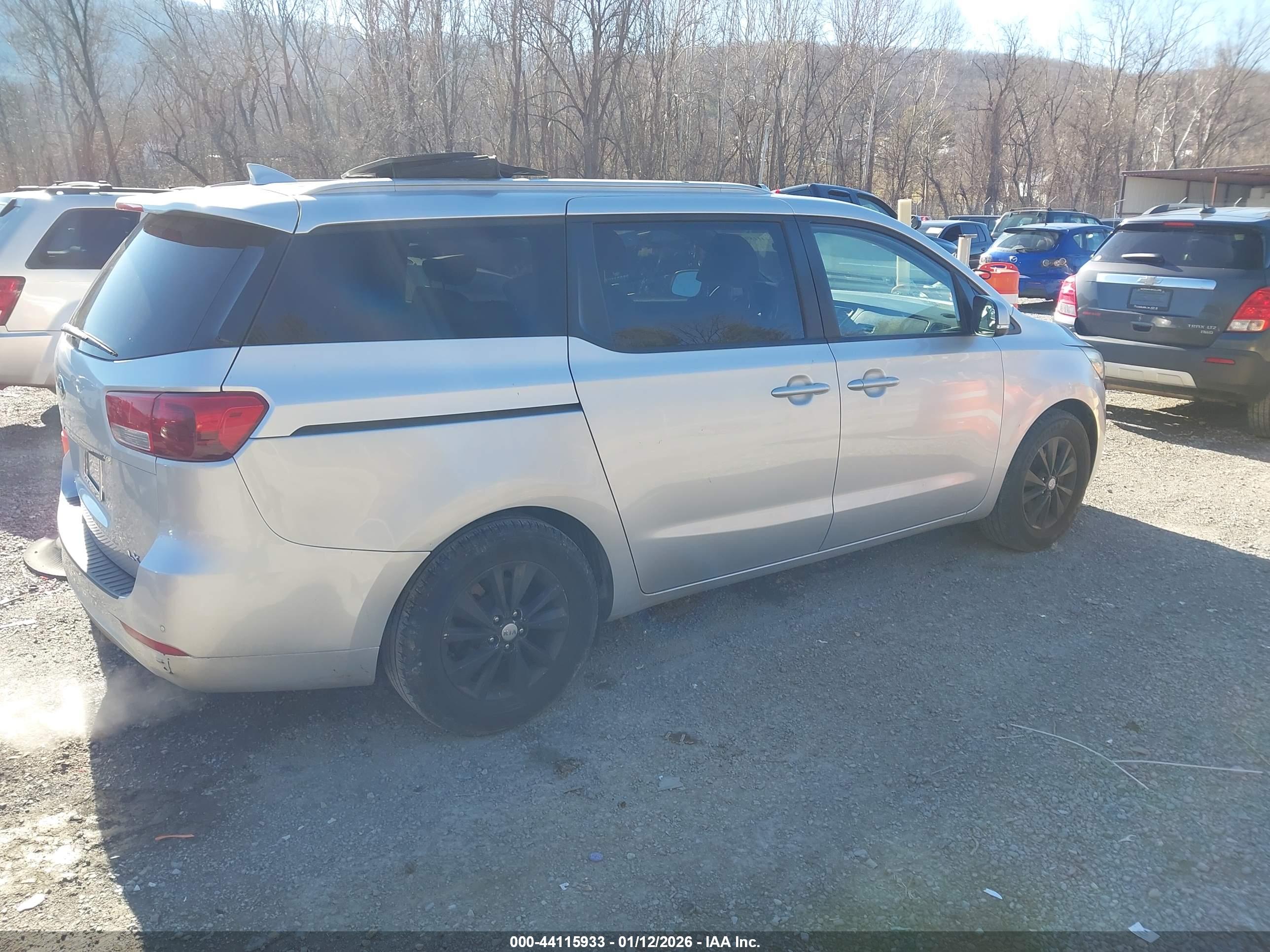 KIA SEDONA image 4